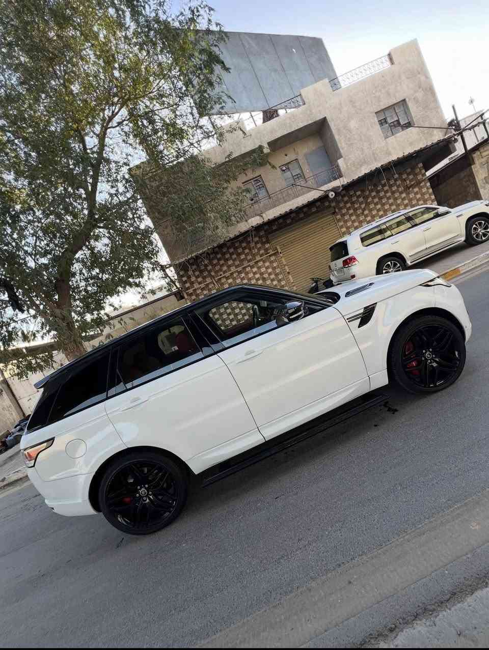 السلام عليكم بيع فقط
السعر ١٩٠ وبي مجال وماكو هيج سعر بكل السوك 

رانج سبورت 2014 خليجي وكالة سردار 

السياره 8 سلندر سوبر  

بيها بالعراق صارت طخه نصبغن ٣ قطع جاملغ ايمن وباب سكن وجاملغ خلفي. فقط بدون دواخل 

السياره جاهزه وكامله وعليها ادامه كامله 

مواصفاتها. بانوراما / جكات / دوس كهرباء / ٤ كامرات / جنطه كهرباء / ثلاجه / كشن حار بارد / تبريد مركزي / وبعد بيها مواصفات متخلص مكان سياره بغداد 

***********
