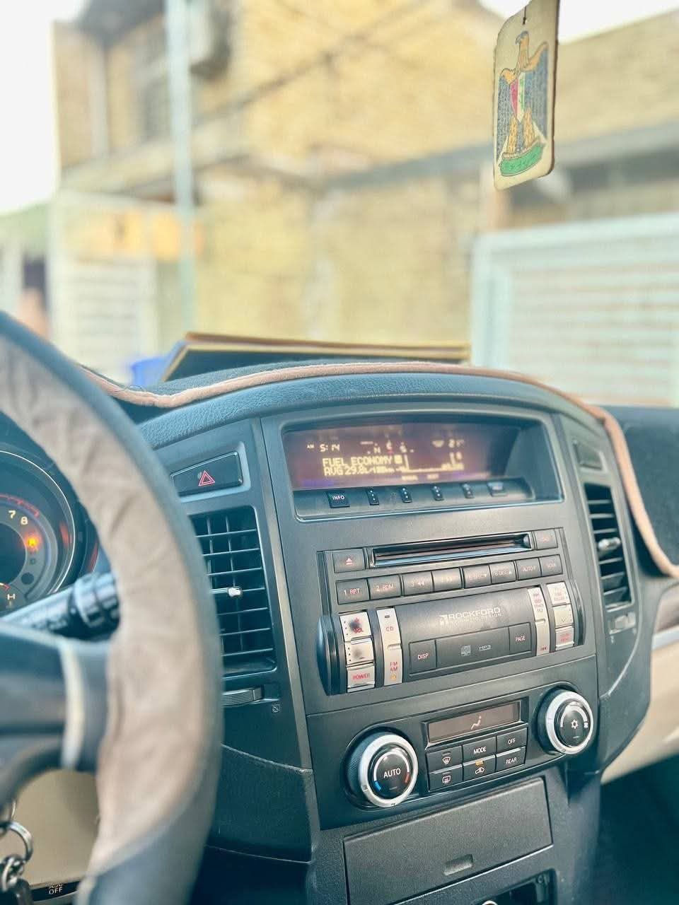 سلام عليكم باجيرو حبتور ٢٠١٠ مكفولة من الصبغ والتبديل والفتح والحادث سيارة جديدة جدا ماشية ١٠٥  رقم بغداد تحويل مباشر مكفولة حتى دعاميات من صبغ جاهزة من حدادية امامي خلفي تبريد منضومة ثلج اكسل فلنجات بوش دسكات منضومة مي مكينة گير جاهزات بدون اي نقص مكان السيارة بغداد 

السعر. ١٣٥. وبيه مجال بسيط

***********
