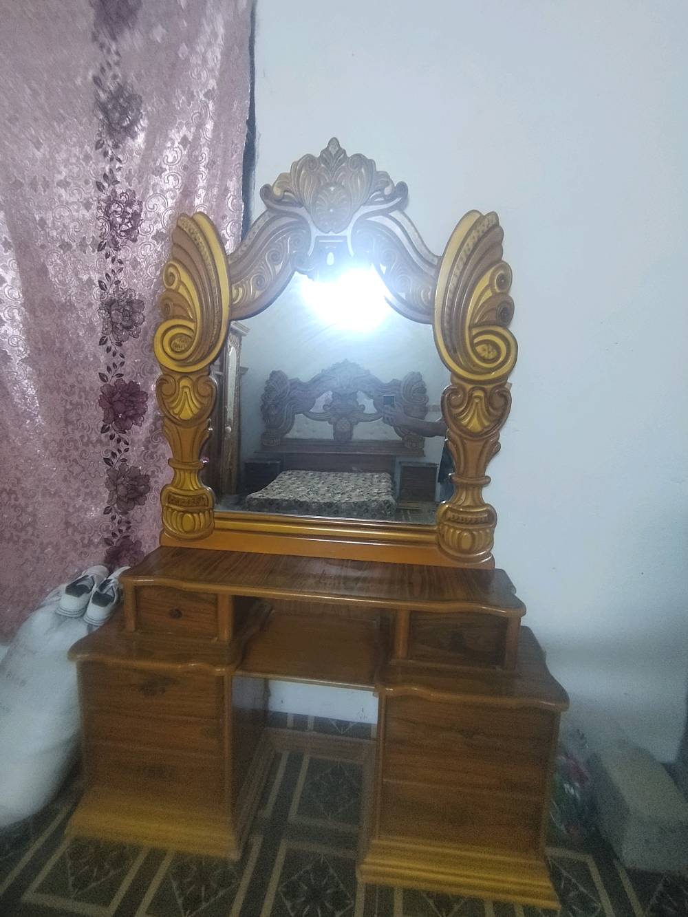 +سلام عليكم غرفه البيع  مكان الحسينيه 5 قطع  سعر 500الف وبيه مجال الرقم ***********
