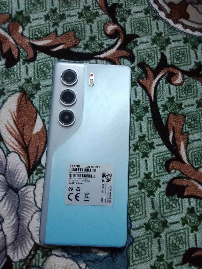 للبيع جهاز مستخدم كامل ملحقات 
تيكنو كامون 40برو 
الجهاز ذاكرته 256
البطاريه 5200 واط
الكاميرا  32m 
كما موضح بصوره 
الجهاز مستخده 25 يوم اني مااخذه من جمعيه 
الجهاز نوعيه راقيه
السعر خاص   العنوان الفلوجه شهداء 
للاتصال او وتساب  ***********
