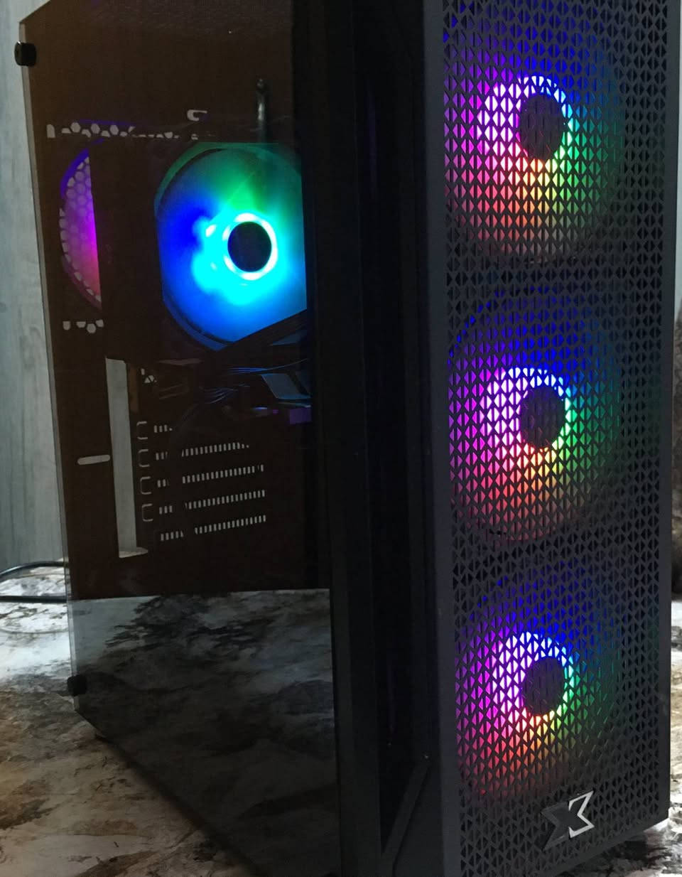 للبيع PC Gaming بحالة جيدة وقابل للتجربة:

🔹 المعالج: Intel Xeon E5-2680 V4 (14 Core / 28 Thread)
تقريبأ يعادل i5 10th 
🔹 المذربورد: X99
🔹 كارت الشاشة: RX 580 8GB
🔹 الرام: 8GB
🔹 SSD: 256GB
🔹 مزود طاقة: Sigma TGB 700W
🔹 مبرد غازي Sigma RGB
🔹 كيس Sigma RGB مع 4 مراوح

يشغل الألعاب المشهورة مثل CS2 و Valorant و Rocket League وغيرها بشكل ممتاز.

السعر: (325 الف )

عنواني موصل 

للاستفسار مراسلة خاص او واتساب
***********
