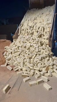 07823666885  انخفاض في أسعار الطابوق عكس ما كأن علي في الأيام السابقة ...