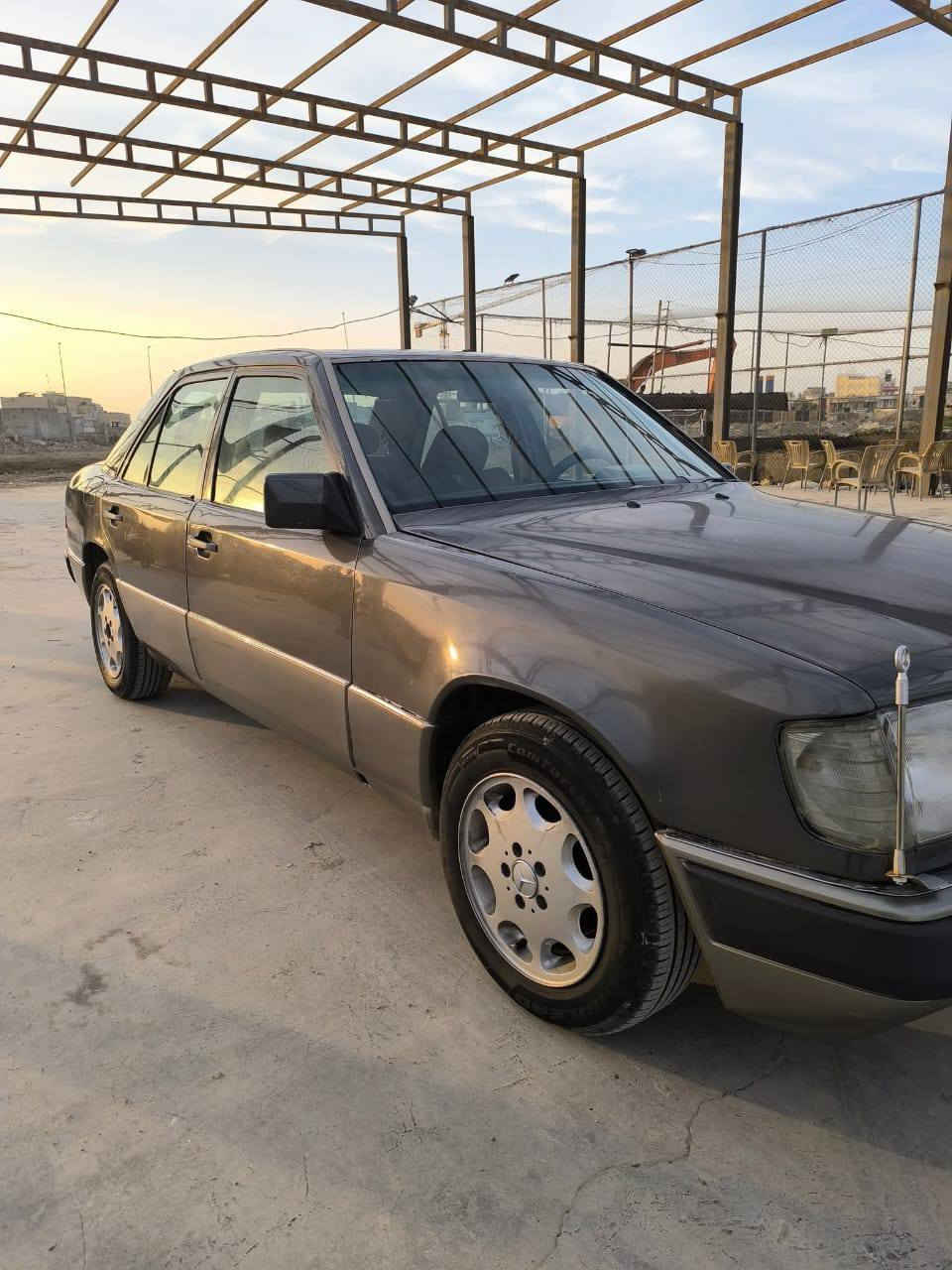 السلام عليكم
مارسدس موديل 87 محدث 91 مكينه 2 ونص VVTI 

لا تنقيص ولا تبخير سيارة جاهزه قواعد دبل بلاد تبريد شغال تخم تاير وباتري جديد سياره مشدود عليها منضومة غاز  60 لتر

سياره جاهزه بدون نواقص فقط فتحه السقف ماتشتغل

رقم اربيل الدولي وكاله او مداور

سعر 55 وبيه مجال قليل
مكاني الديوانيه
***********
