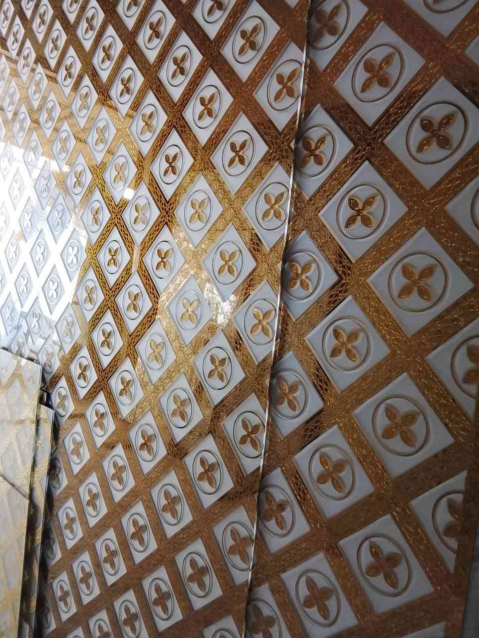 السلام عليكم انواع الجام والديكورات الجام الاسيل والكوفي والبقلاوه والقناص والاسودح كل الالوان متوفره مشجر الضبابي والبرونزي المرايه الاتصال والاستفسار على هذا الرقم ***********
