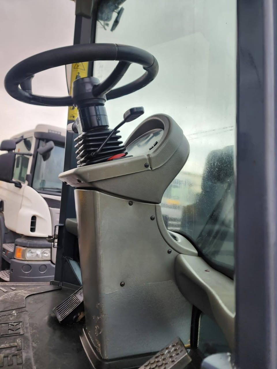 للبيع شفل تركس حجم 120
موديل 2015
بم ونوزل
قفل كيله 
دكمه طسه 
منفيست ورقم كاتي 
***********
***********
ابو سيفر 
الشراي يتصل
