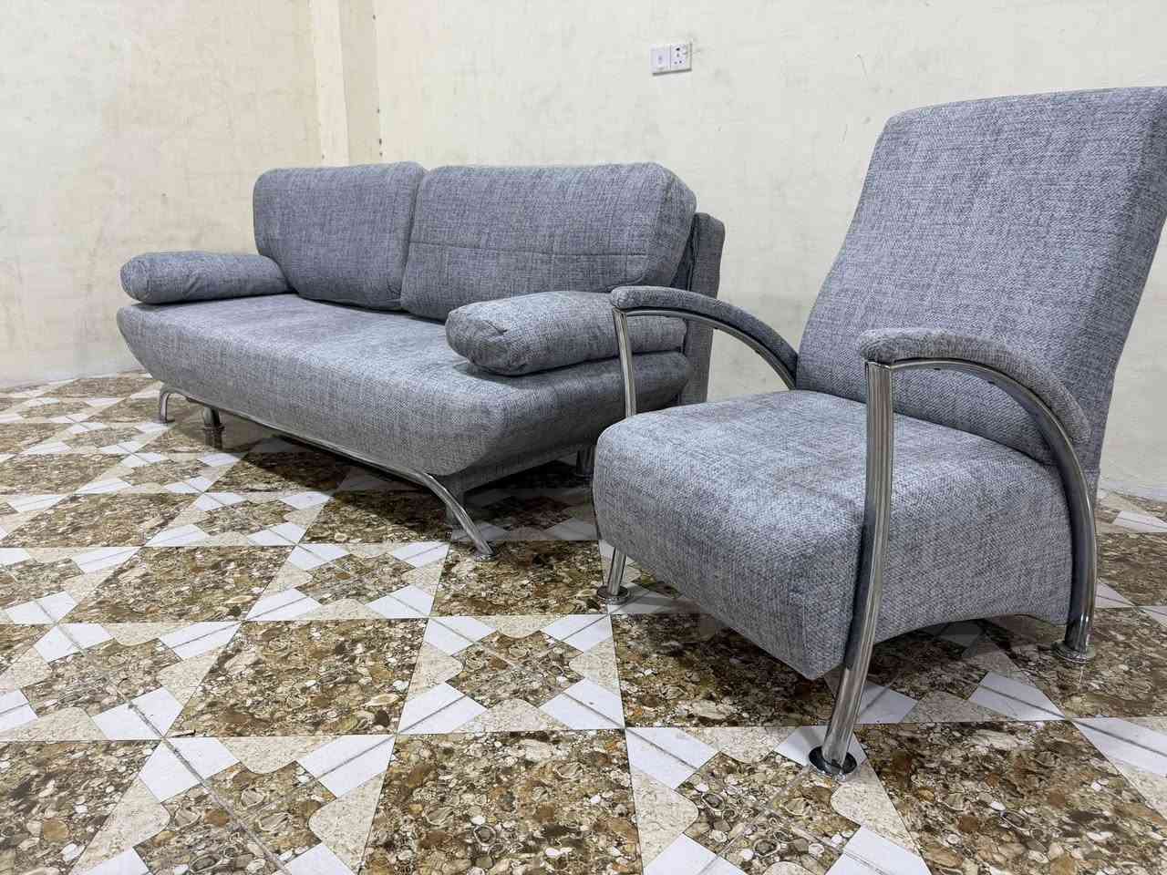 ئةم تاقمة 8نةفرييةبؤفرؤشتن 
توركية ئةكريت بةسيستةمو
ژيري مةخزةنة لؤكة
ژم***********
شوين كةلار
