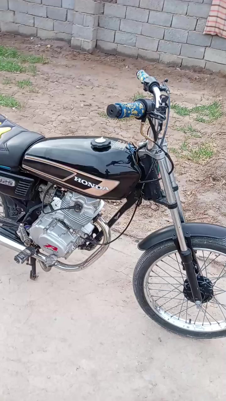 سلام عليكم دراجه اوراق 2015 كاملات7 للبيع او مراوس لاتجي تكلي شبيه كدامك وكيله بشارع بغداد اذا عندك دراجه دزه بتعاليق وانا اراسلك واذا شراي اتصل *********** وتدلل
