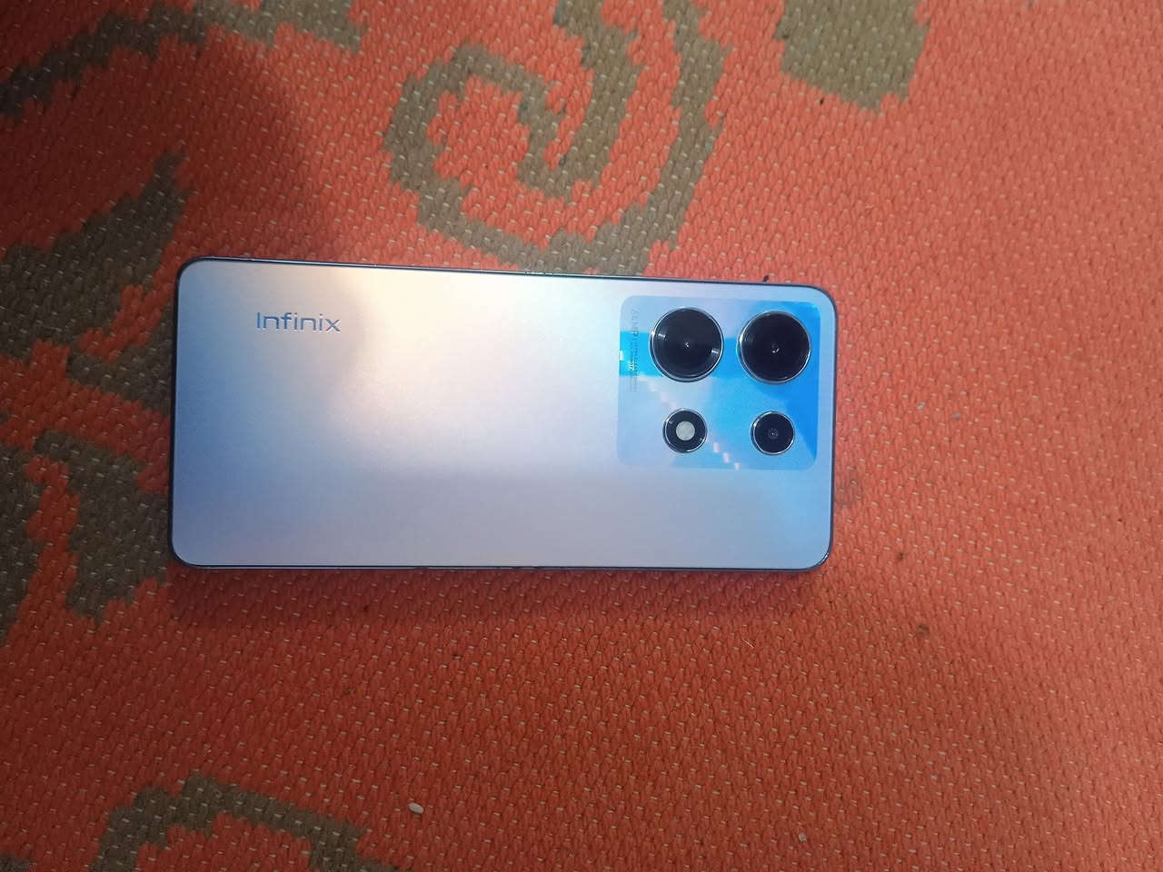 سلام عليكم تلفون للبيع مكان سبع البور شارع سوداني تصال ***********  سعر 80
