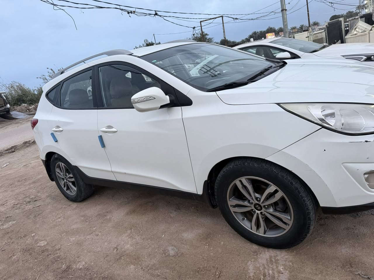 توسان ٢٠١١ رقم نجف بيها جاملغ امامي اصلي تبديل بدون اي دواخل سنويه لل٢٠٢٨ السعر ١٢٥ وبيها مجال للاستفسار *********** مكانها نجف ام عباسيات
