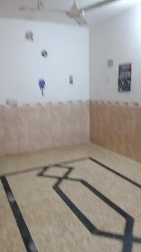 بيت للايجار مساحته سبعين متر طابق ونص حي الحوراء قرب عماره زمزم عامود تلاثه وربعين،سعر،اليجار تلثميه،قفل***********
