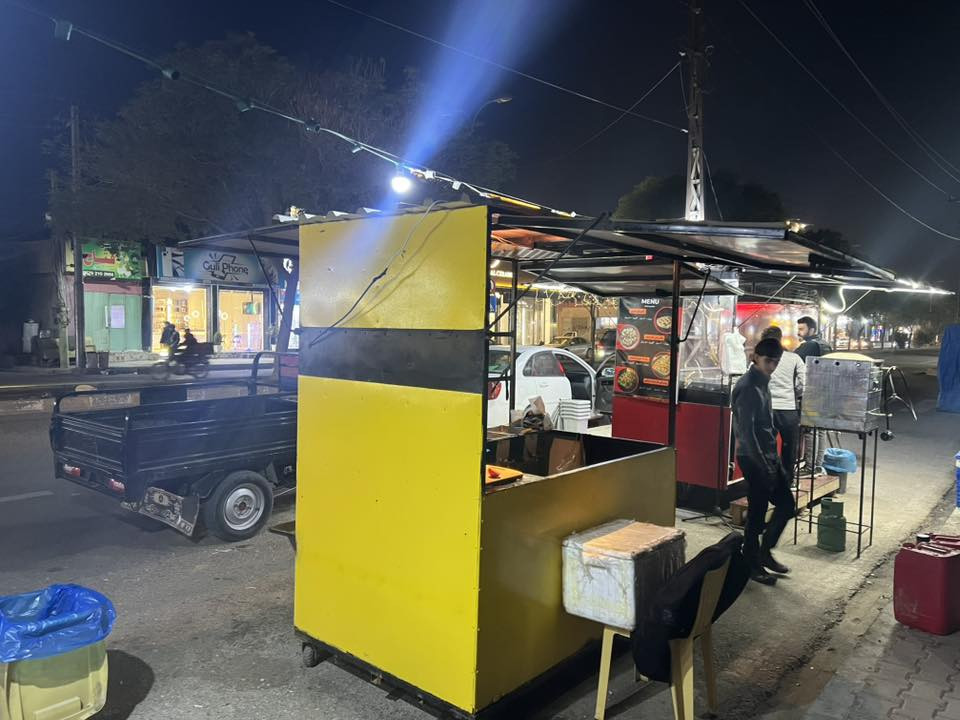 بۆ فڕۆشتن کۆشکی لفە سعری ١ملیۆن و٥٠٠هەزار  مەجالیشی تیایە بۆ پەوەندی کردن تەلەفوون بۆ ئەم. ژمارەیە بکەن
***********
