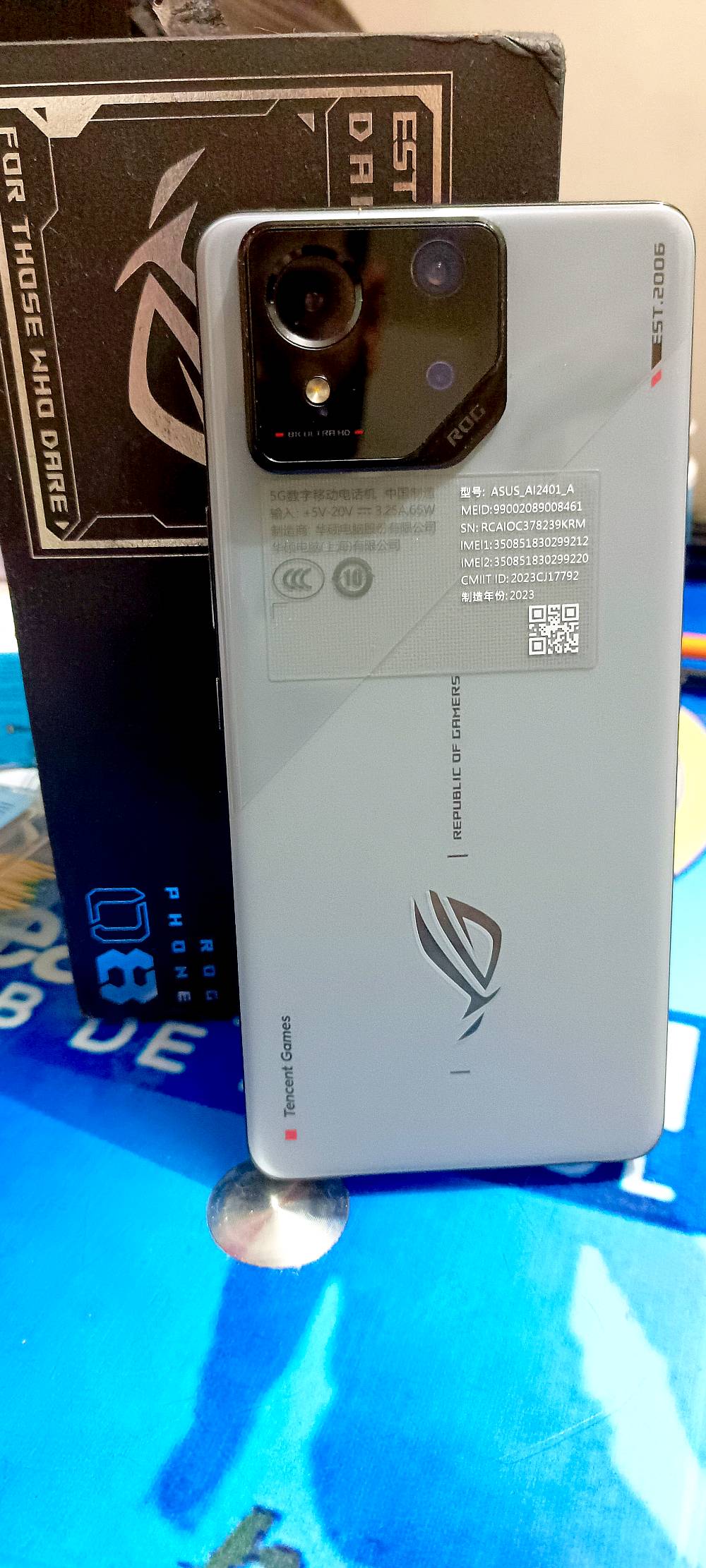 السلام عليكم شباب، متوفر للبيع هاتف Asus ROG Phone 8🔥

 الجهاز غني عن التعريف، أقوى جهاز للالعاب وبحالة ممتازة جداً🔥

المواصفات الأساسية للجهاز:

المعالج: Snapdragon 8 Gen 3 معالج خارق بتردد 3.3GH ومزود بمعالج رسوميات Adreno 750  (يشغل أقوى الألعاب بأعلى دقة وسلاسة 120 فريم وبدون أي لاك)🔥

الذاكرة العشوائية (RAM): 16GB (أداء سريع جداً بالتنقل بين التطبيقات والالعاب الثقيلة)🔥

ذاكرة التخزين: 256GB🔥

الشاشة: AMOLED بتردد 165Hz بصمة مدمجه بلشاشه + بصمه وجة (سلاسة خيالية واستجابة سريعة جداً باللعب)🔥

النظام: أندرويد 14 (أحدث إصدار)🔥

البطارية: 5500mAh 65 wوتدعم الشحن اللاسلكي السريع🔥

الصوت: سماعات ستيريو محيطية مجسمة ونقية جداً🔥
الكامرة : فويه جدا تصوير 8k ٣٠ فريم وال4K ٦٠ فريم 🔥

ملحقات ونظافة الجهاز:

الجهاز نظيف جداً وأخو الجديد (مثل ما موضح بصورة النظام)🔥

[ويا كارتونته والشاحن الاصلي ].

السعر: [ قيم بما يرضي الله ] (اني العام اشتريته بمليون و ٤٠٠).
المكان: بغداد / [ حي الجهاد/ حي الاساتذه].

المتواجدين والشراية الي يعرفون قيمة هذا الوحش، الي يحب يستفسر يراسلني خاص أو يتصل على الرقم: [ ***********
*********** ].
متوفر واتساب أيضا
شنو السعة بالضبط: 12/256 لو 16/512 لو غيرها؟: 
256/16
الجهاز شكد مستخدم وهل بيه أي خدوش أو عيوب غير اللي باين بالصور؟: 
مابي اي شخط جدا نضيف
منوهو الموقع مالتك وين بالضبط حتى نرتب الاستلام، وتوفر توصيل لو بس يد بيد؟: 
مكاني بغداد حي الجهاد حي الاساتذه 
هل الجهاز مفتوح/مكفول بالكامل لو بيه صيانة أو تبديل قطع من قبل؟: 
ابد ممفتوح مكفول
السعر النهائي شكد؟ وشنو مجال المراوس إذا أكو؟: 
قيم بما يرضي الله 1000000