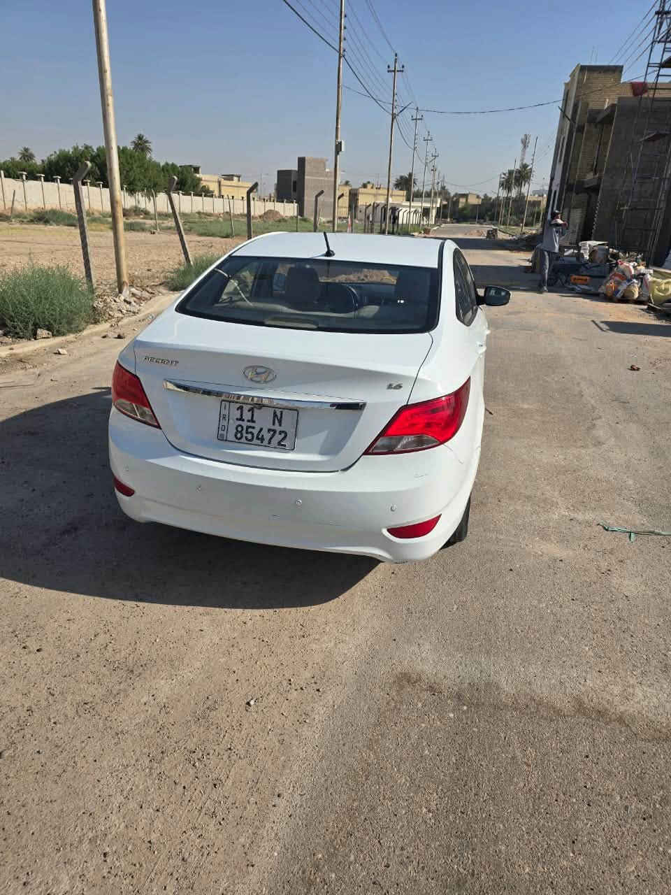 السلام عليكم 
هونداي اكسنت 2016 خليجية محرك 1600 قطرتين 
السيارة كفالة عامه مـن الحادث  
بيها فقط شخط بلباب وتكحيلات بسيطه 
ممشـى السياره 144 الف كيلو / 
  الموصفات فول 1/1 
‼️فتحه 
‼️داخل لونين 
‼️تحكم استيرن 
‼️شاشه تاب ايباد 
‼️كامرة 
‼️ويل 16 ويلكب 
‼️السعر 114 بيها مجال قليل 
رقم بغداد مشروع وطني بأسمي 
مكان السياره بغداد الدورة 
رقمي  ***********
واتساب موجود

