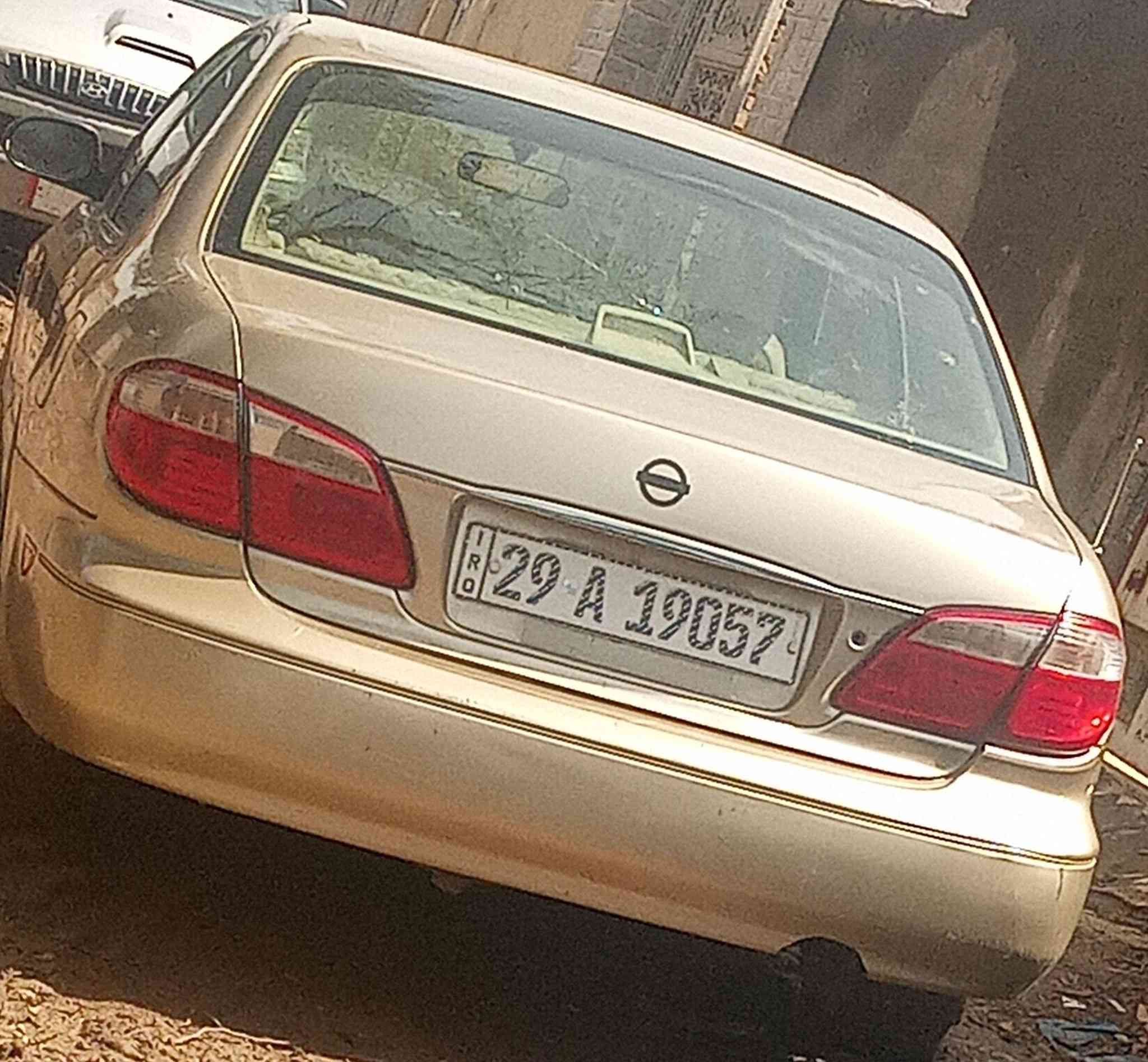 السلام عليكم من رخصة مدير الكروب المحترم سياره نيسان مكسيما موديل 2000 السيارة رقم واسط محور مكينة وكير ابو الجف 4اس السيارة مصبوغة للجماليه فقط تخم تاير 
دوشمه جديده 
بطاين حاويه بدلتهن 
مسجل جديد سماعات 
السياره داخلها كلش حلو ومرتب
وخارج نضيف 
تكم سليمات قماره سليمه 
مكان السيارة واسط الكوت 
السعر 42 وبيه مجال بسيط الاتصال على الرقم التالي 
***********
