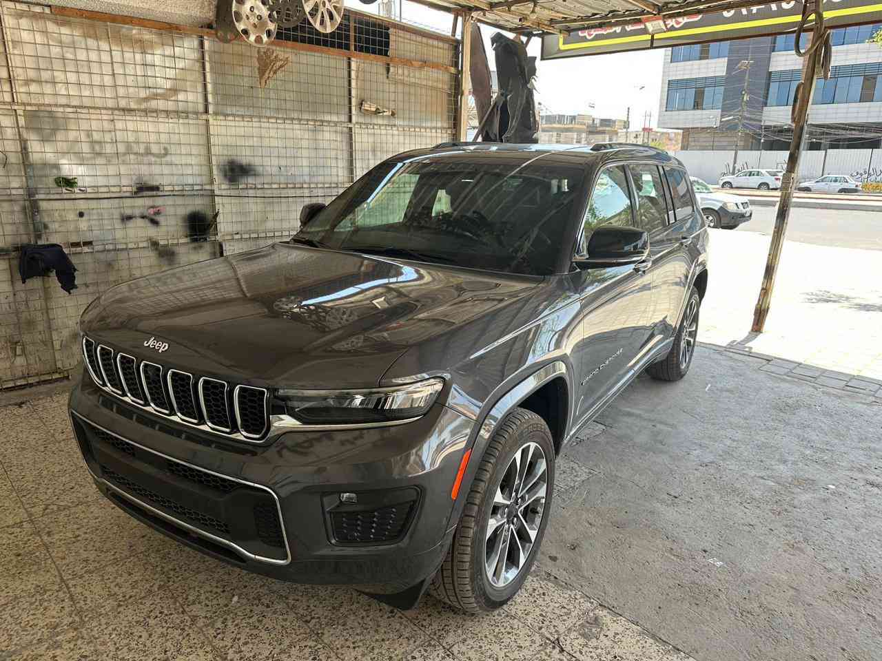 🔰سلام عليكم
📎النوع : جيب قراند شيروكي اوفرلاند شكل الجديد 7 اراكب

📎الموديل : 2022

💯المواصفات :

✅ بانوراما 

✅تدفئه + تبريد كشنات اماميه + تدفئه استيرن + تدفئه كشنات خلفيه

✅تحديد مسار + حساسات اماميه و خلفيه 

✅ كامرات 360 درجه كل السياره و بل مري 

 ✅3 شاشات ب الدشبول مع الراكب

✅3 قطع تبريد

✅تغير مودات + السبورت

✅ جكات + فور ويل 

✅ مرقم بغداد وجاهزه مابيه اي نقص

✅داتا شو بيه 

✅سستم سماعات ماكنتوش 

✅( السياره مفوله للاخير برغي نقص مابيه)

✅( السياره ماشيه45 الف كيلو متر )

🛑وارد امريكي(مبدل ثلاث قطع نفس الون باب يمين وجاملغ وبنيد مع صبغ جاملغ ايسر شبر مكينه كير شواصي لغد مكفولات)

***********🆘

339$ وبيها مجال.   📍كربلاء
