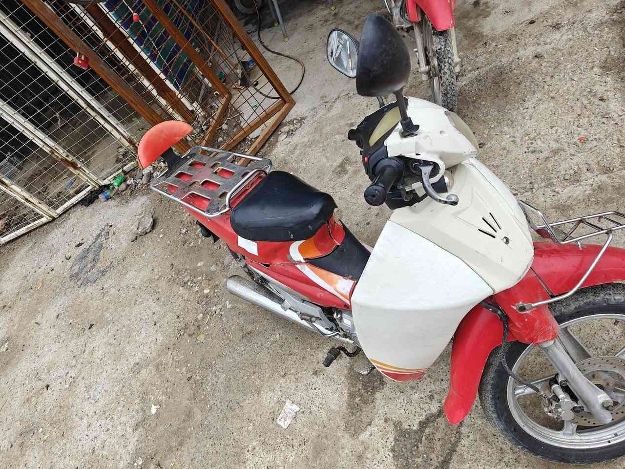 السلام عليكم للبيع سرفيز حديث  السرفيز كله شغال كله بلادي مكينه ناعمه  فقط دخانه 400 وبي مجال *********** مكاني تقاطع بني سعد
