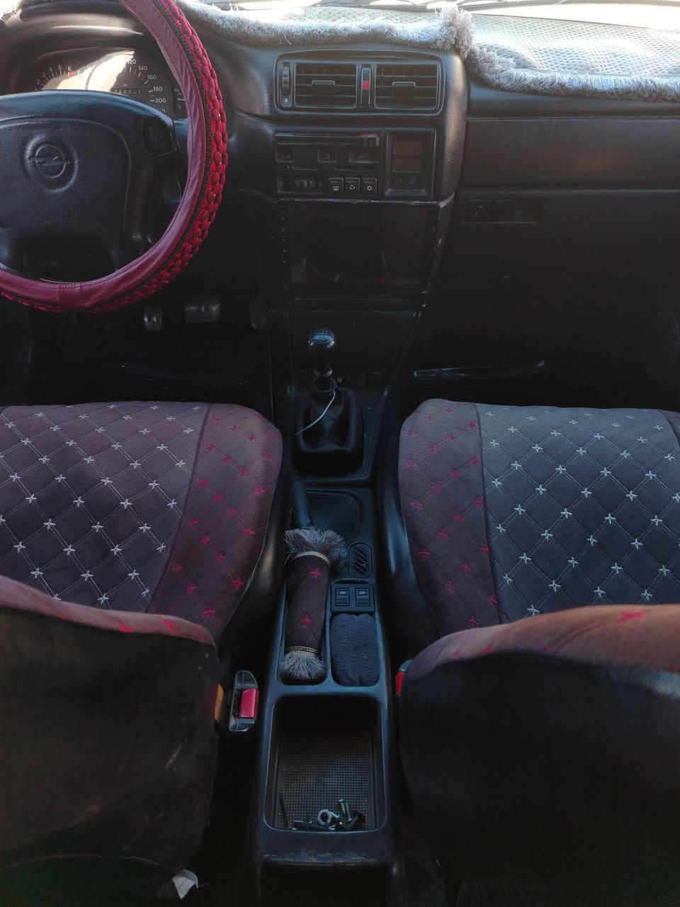 فكترا 18 
موديل 95
سنوية لل 30
محرك مجفت جديد
تخم تاير 
كهربائيات شغالة
دبلات صدر جديد 
تدفئة وتبريد
داخل وخارج نظيف 
محورة كابريتر ( يعني تخلص من سوالف الدوش )
رقم صاحب السيارة 
***********
***********
