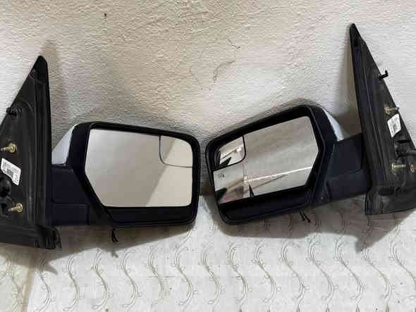 السلام عليكم 
مرايات فورد اكسبدشن موديل 12
اصليات مال شركه
بس جهة السايق يرادلها مرايه 
كهربائيات كلهن شغالات 
السعر 150 الف وبيهن مجال

***********
العنوان ديالى بعقوبه
