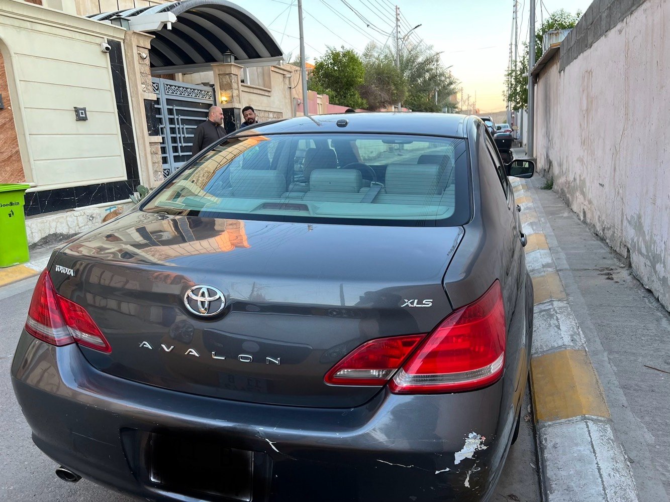 سلام عليكم افلون 2009 وارد امريكي صبع جمالية فقط بدون اي ضرر كير ومحرك مكفوله جاهزة مال جناية وبيه مجال بسيط