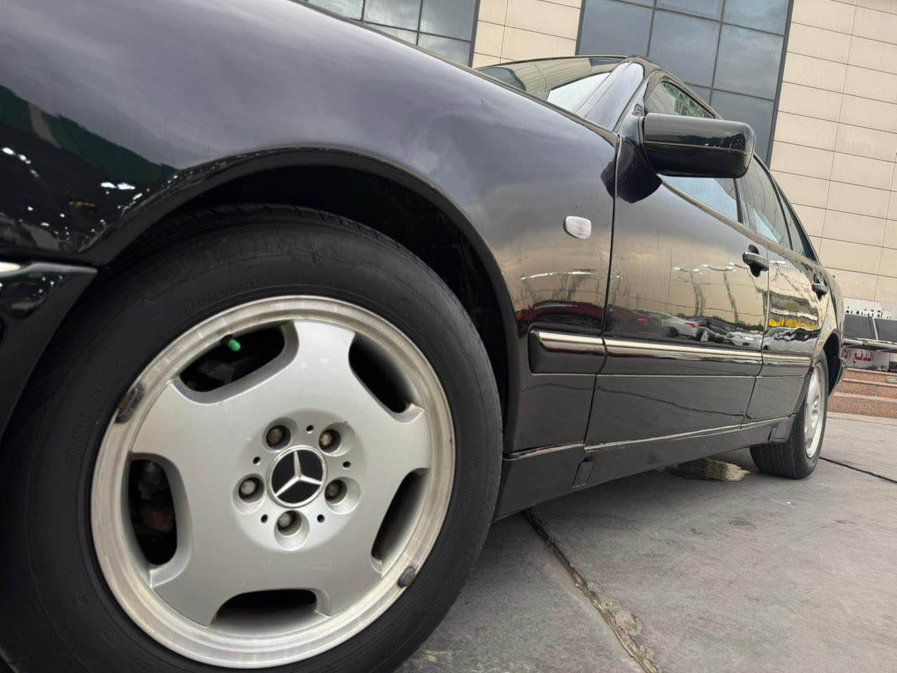 مارسيدس ام عيون 1995  رقم انكليزي فول مواصفات للأخير شاشه بلاد سيدي جنجر ١٢ قرص بلاد شغال غرفه بلاديه مخارج شحن بدعاميات زراكات لايت شغال تبريد قطعتين  سلايد روف مثبت سرعه 🚀 كشنات تدفئه تحكمات كهربائي شغاله ثلاجه حساسات شغاله وبعد بيها هواي مواصفات كير مكينه صدر كفاله سياره كلها على وضع شركه سعر 85 عنوان بغداد بلديات ***********     *********** بغداد, العراق
