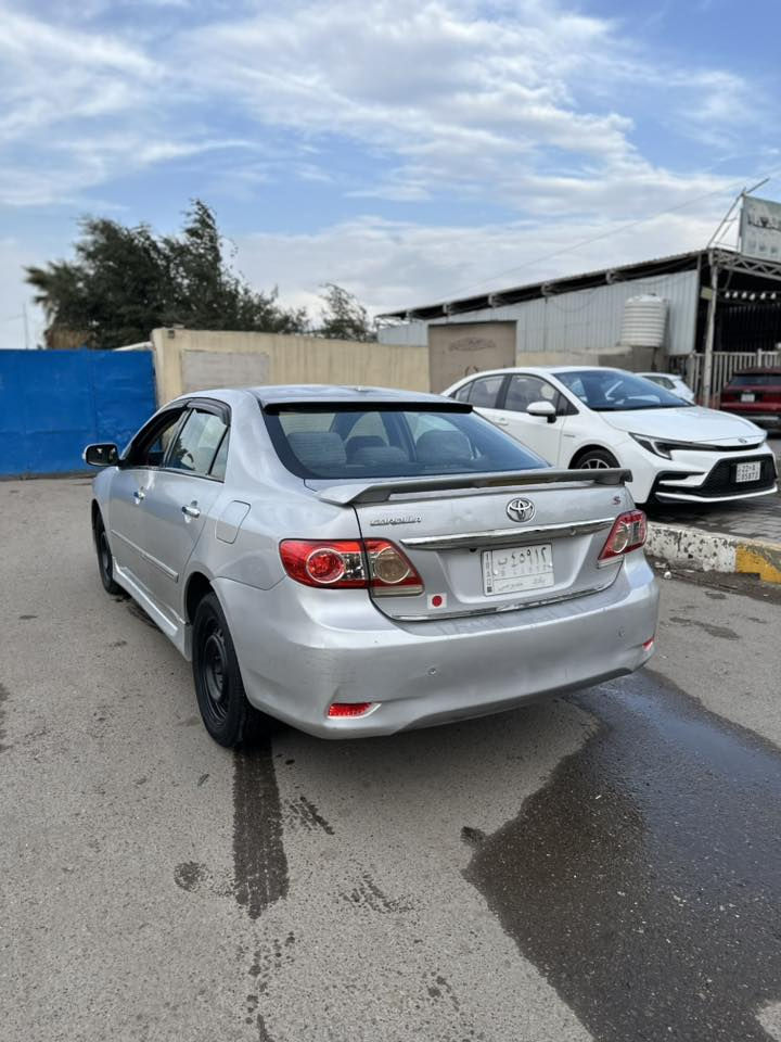 سلام عليكم كورلا 2009 سياره كلش نضيفه وبلاديه 
على وضع الشركه بيها كم قطعه جارده 
كير مكينه صدر تبريد تخم تاير كله جديد 
مكان السياره بغداد البنوك سعر السياره 98 
***********
