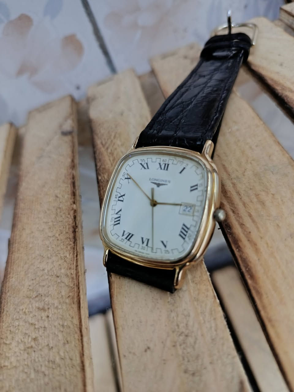 لونجنيز لاغراندي كلاسيك
Longines La Grande Classique 
كوارتز انتاج 1992
32×34 ملم
نظافة جيدة جدا 
ارقام روماني مختلفة 
سير مستبدل بسير كوجي جلد طبيعي
السعر 150 دولار .


**إذا كنت صاحب هذا الإعلان وتريد حذفه لأي سبب، رجاءا أرسل رسالة إلى الدعم الفني**