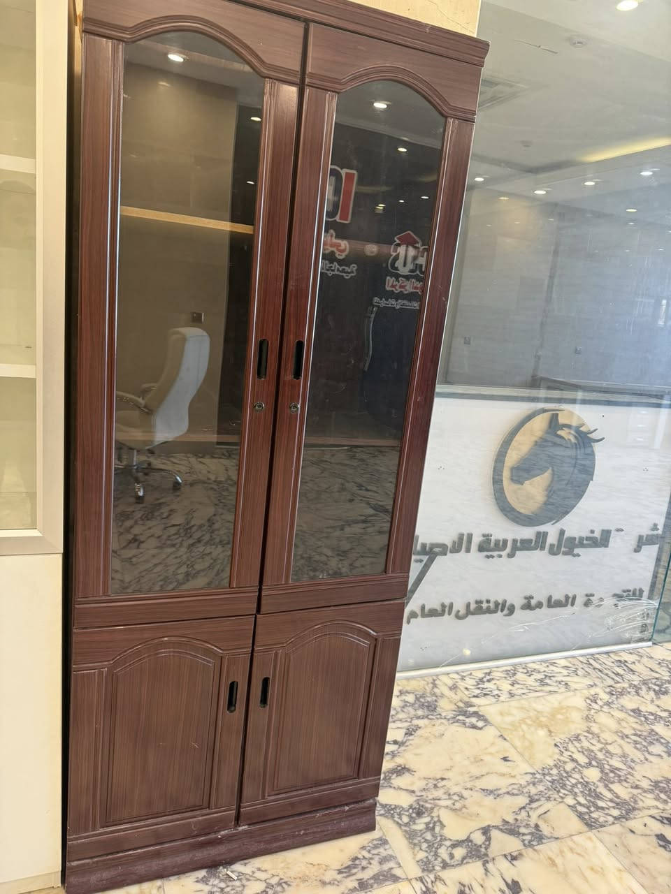 ميز جبير ١٠٠ الف 
ميز صغير ب ٥٠ الف
مكتبه ب ٧٥ الف 
مكان زيونه
***********
