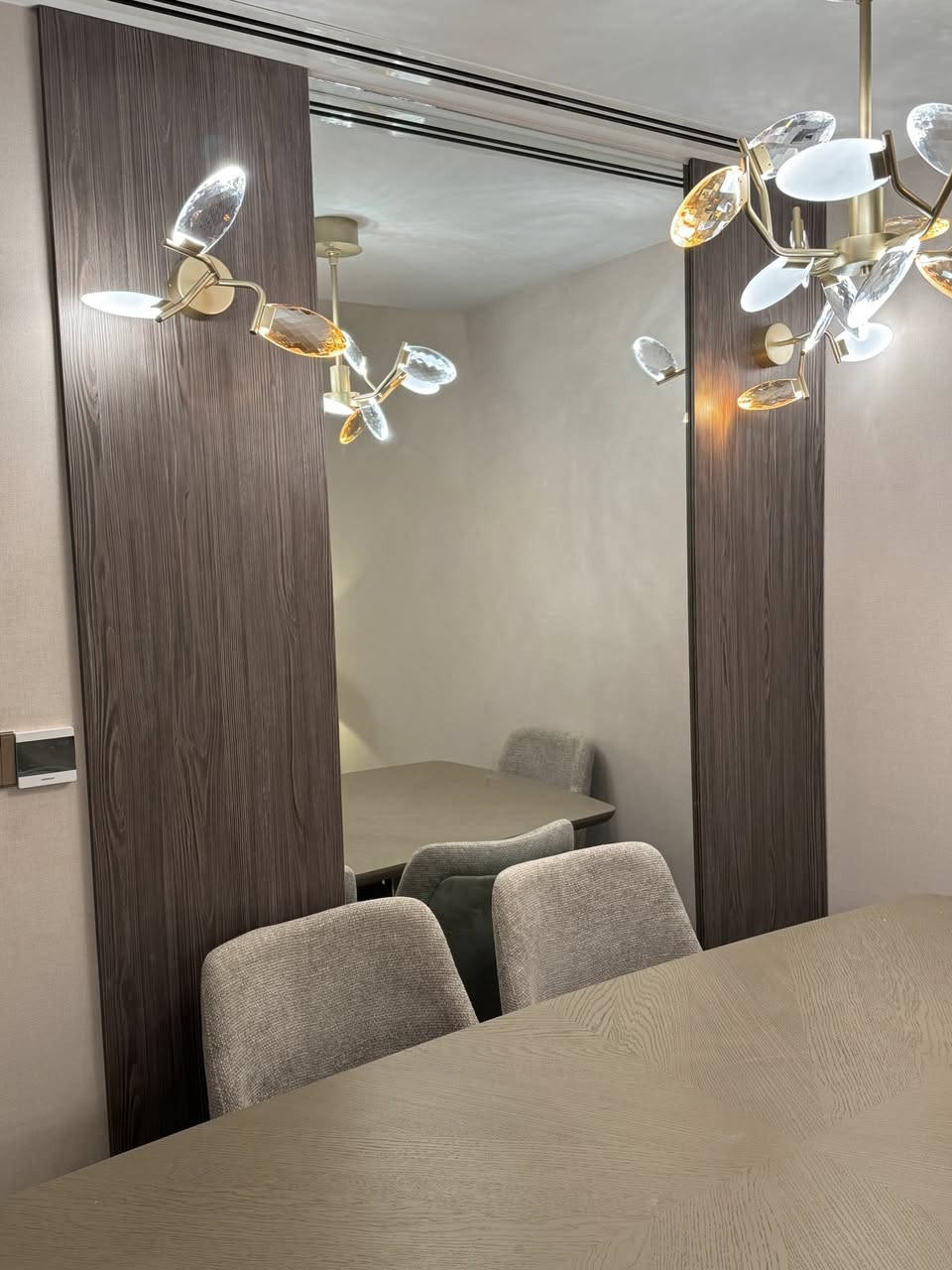 تم انجاز اعمال الديكورات الخشبيه /موقع مجمع البروج 
(TV unit)
(ديكور كورنر )
(مكتبه)
(كوفي كورنر ) 

نجارة احمد 
***********
