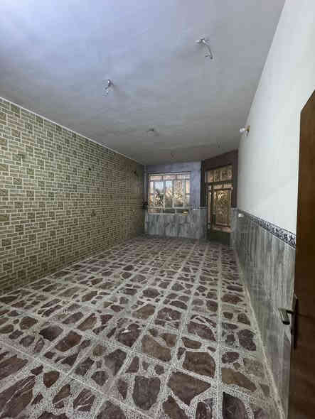 سلام عليكم
دار مساحة ١٧٠ متر 
من ضمن القرية قرار ١١٧ 
موقع كلش ممتاز قرب المدرسة 
يحتوي الدار على: 
الطابق الاول: كراج سيارة و حديقة و استقبال و مطبخ وهول كبير وغرفة نوم وخدمات.
الطابق الثاني: غرف نوم عدد٢ و بيتونة كبيرة وخدمات 
للاستفسار الاتصال
***********
او زيارة المحل
موقع المحل: بغداد/ الراشدية_ مقابيل مستشفى حماد شهاب ( الشهيد ضاري الفياض ) او مقابيل مجمع الابرار السكني_ منطقة الانتصار_ قرب شبكة كورك
