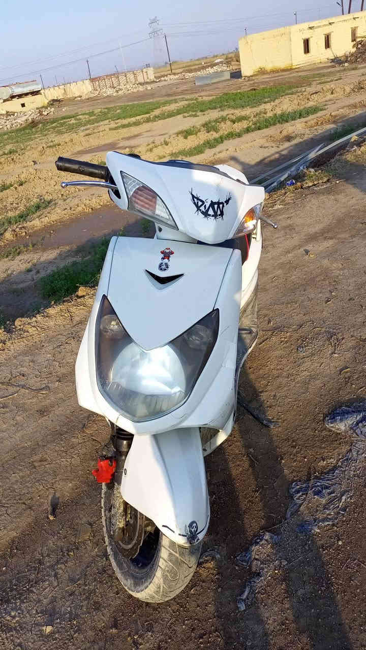 سلام عليكم شون الشباب عندي سكنس فحل ياماها دراجه فول نضافه كدامك كهربائيات كلها شغاله مكينه ناعمة بلاد الدراجه بيها لايتات قوز قزح وبيها سلف رياضي وبيها كلجات رياضي رمبه دراجه بيها اوراق أصوليه يعني واصل الكمرك مالها ضال عل رقم الدراجه كدامكم سعرها ب 600 وبيها مجال بسيط للشراي امانه الله الدراجه مصروف عليها هواي كفراتها ختم واحد للتواصل عل رقم ***********
