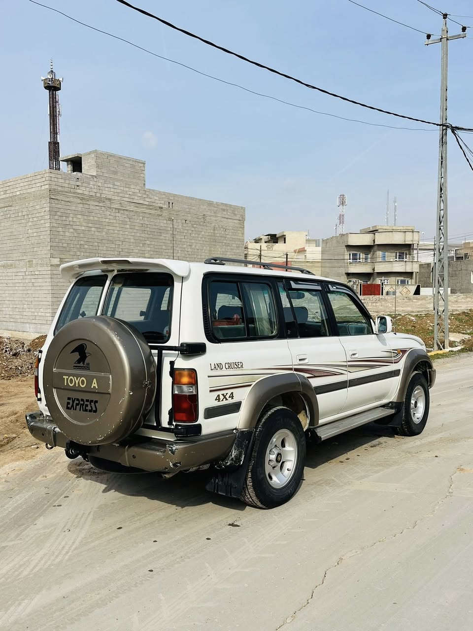 لاندكروز موديل 1997 رقم نينوى بسمي 
محرك شرط 6سلندر شرط مكفول 
بانزين +منضومه غاز السيارة مكفوله مـن الصبغ والطخه شرط مكاني موصل الاستفسار 
كورك ***********
اسيا ***********
