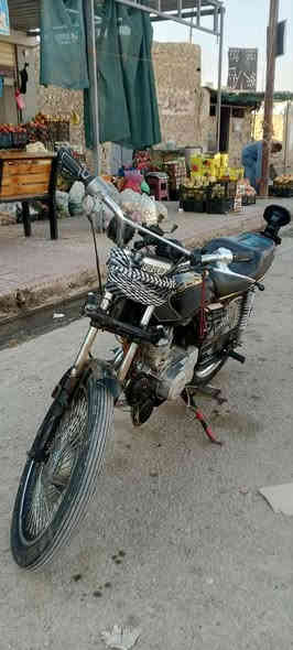 السلام عليكم اخواني دراجه تايجر رياضي للبيع وماطور رياضي فول نظيف كامل محرك نظيف حيل شرط سعر  300  عنوان العياضيه شراي يتصل على الرقم ***********
