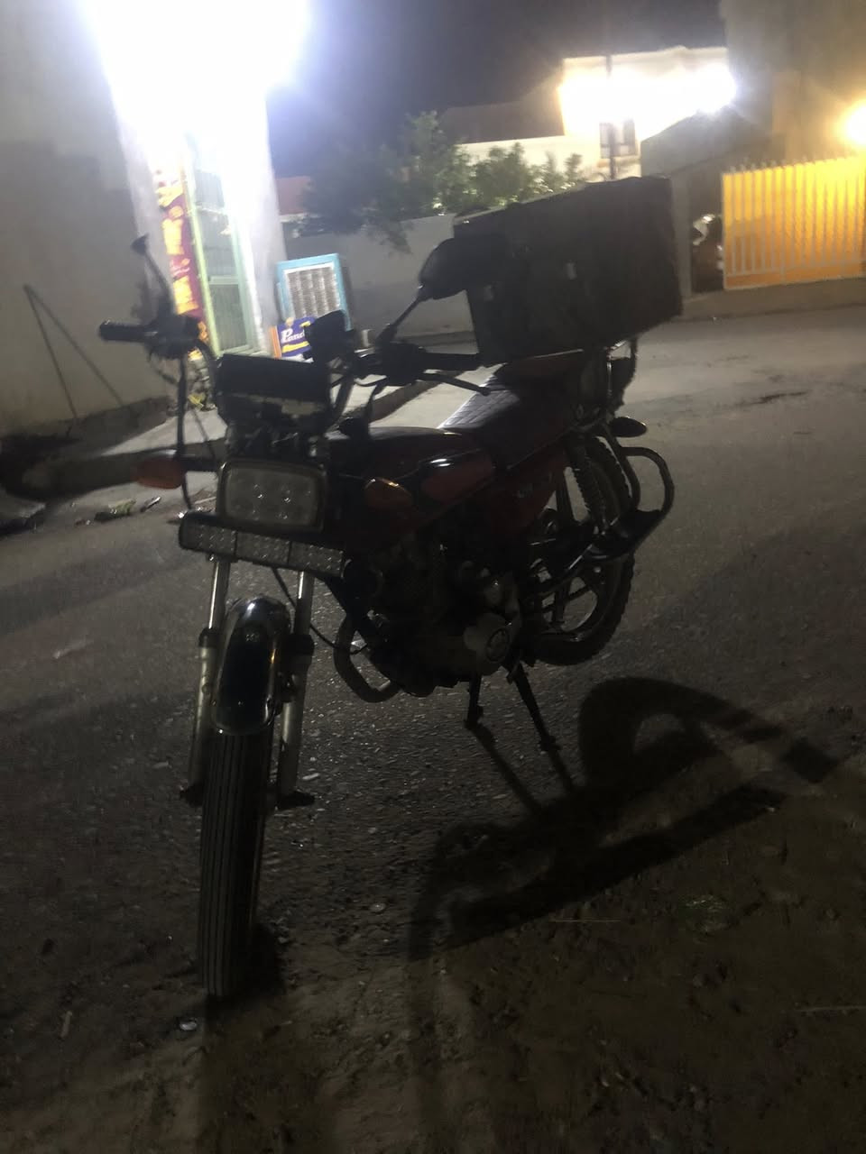 سلام عليكم دراجه لبيع سعر ٢٥٠ وبي مجال تصل ***********
