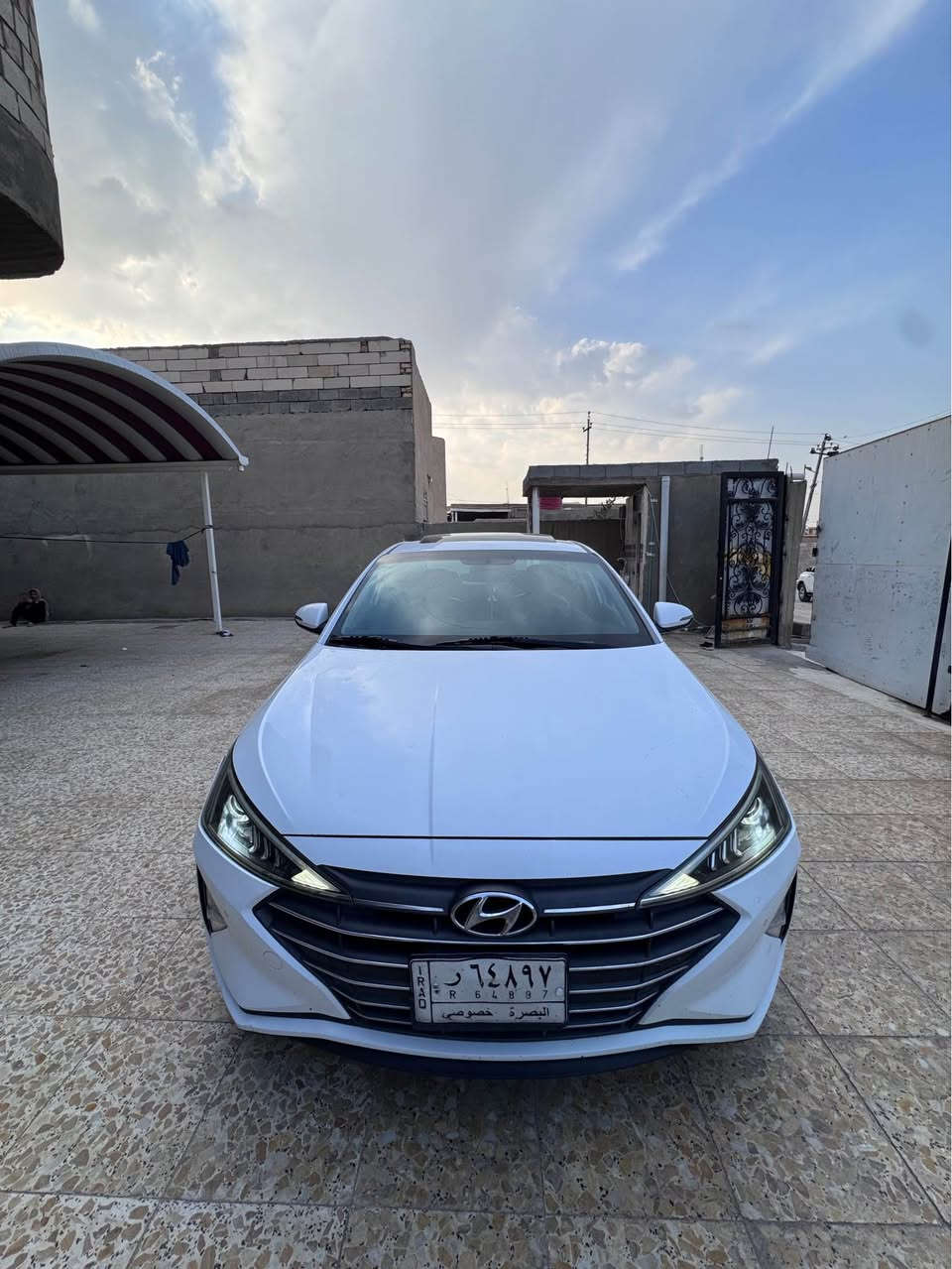 النترا 2019 شكل 20 خليجي بصره بسمي  السياره حلوه ونصيفه مال بيت بيهه حالوب خفيف جداً  وبارد ب صدوق الخلفي ول باب بي دحجه خفيفه اقل لشبر وصار بي صبغ قليل جدا السياره فول موصفات  محرك كير كفاله حداديه جديده السعر150 وبيهه مجال قليل لشراي 
*********** البصرة, العراق
