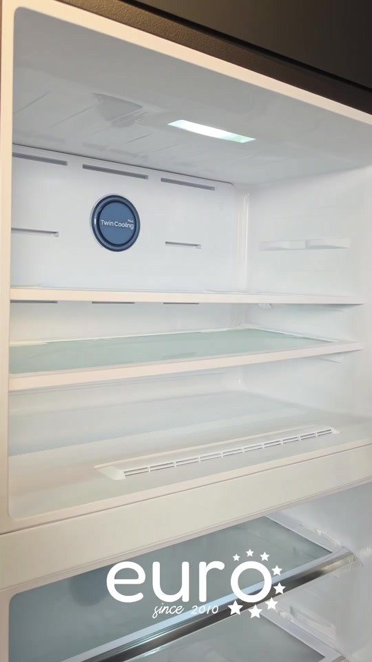 ❄️ سامسونج RT62K7160SL – 629 لتر إذا تدور على ثلاجة تجمع بين المساحة الكبيرة، التبريد القوي، والجودة المعروفة من سامسونج فهاي خيار يستحق الاهتمام. ✅ سعة إجمالية 629 لتر ✅ تبريد قوي وثابت ✅ تصنيف طاقة A ✅ تشغيل هادئ ✅ تصميم ستيل أنيق يناسب كل مطبخ 📍 متوفرة الآن في معرض عبدالله يورو للاستفسار أو الحجز راسلنا على الخاص أو واتساب. شنو أكثر شي يهمك بالثلاجة؟ البرودة، المساحة، لو توفير الكهرباء؟  #سامسونج #ثلاجة_سامسونج #ثلاجات #أجهزة_منزلية #مطبخ 


**إذا كنت صاحب هذا الإعلان وتريد حذفه لأي سبب، رجاءا أرسل رسالة إلى الدعم الفني**