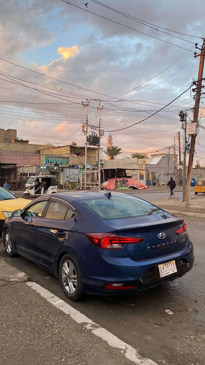 السلام عليكم النترا 2019 أمريكي رقم بغداد سياره كفاله لغود و دواخل حادثها جاملغ  ايمن صبغ و بنيد صبغ و جاملغ خلفي ايسر كلير وبلعراق صار بيها جاملغ ايسر بارد وسياره مكينه ٢٠٠٠ دوش وكير A/T المرغوب سياره مواصفات شاشه كأمره رادرات وتحديد مسار درايف مود و مانع اصتدام و غيرها مواصفات SEL معروفه ماشيه ٨٧ الف ميل السعر ١٣٦ وبيها مجال رقم *********** تحياتي بغداد, العراق
