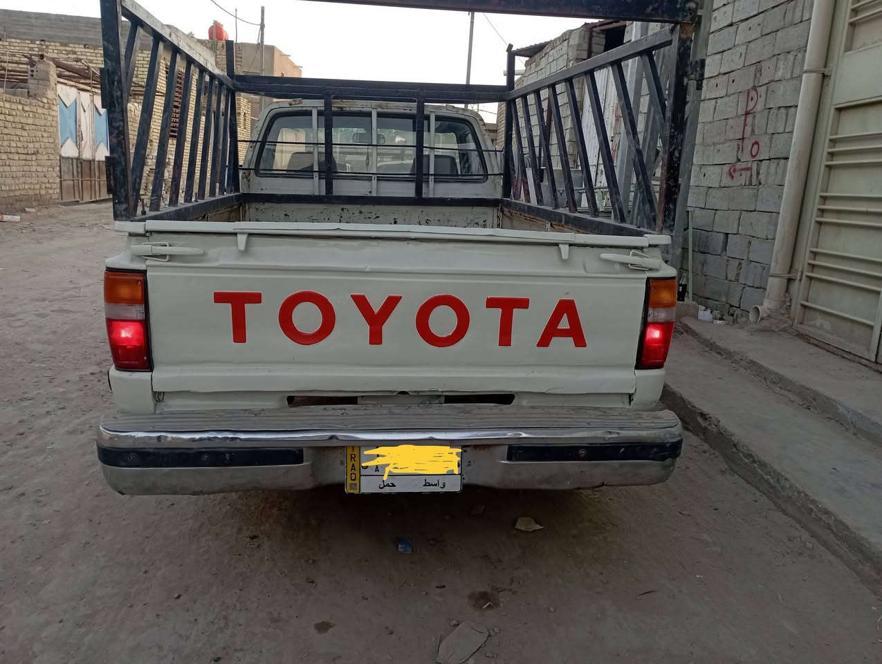 السلام عليكم للبيع بيكم 1988 سياره مكفوله من الضربه وتبديل سياره مكفوله كير شاصي  محرك ثري واي كير خمس نمر سنويه الغايت 27 رقم واسط السعر 45 المكان الديوانية تصال على رقم ***********
