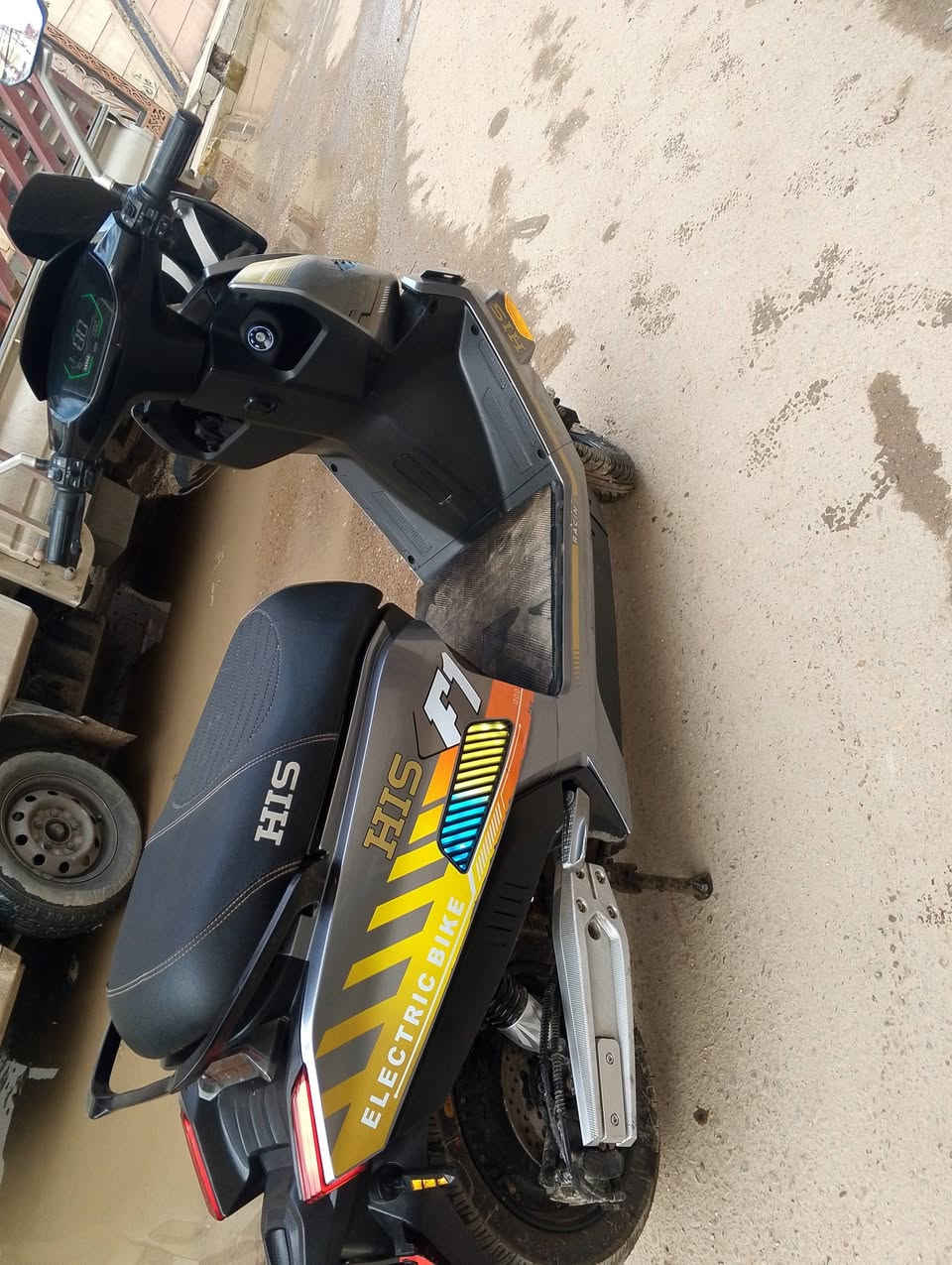 السلام عليكم
دراجه شحن HlS  F1 للبيع 

السعر 800 و بيها مجال 

عدد البطاريات 6 ع فحص 

سرعه 75 حقيقي 

دبل اشاره 

نشره لد بالبجم و صفح 

الدراجه نضيفه حيل 

ملف 3000

بصمه و اسويج 

العنوان بغداد الدورة 
للتواصل *********** بي واتساب
