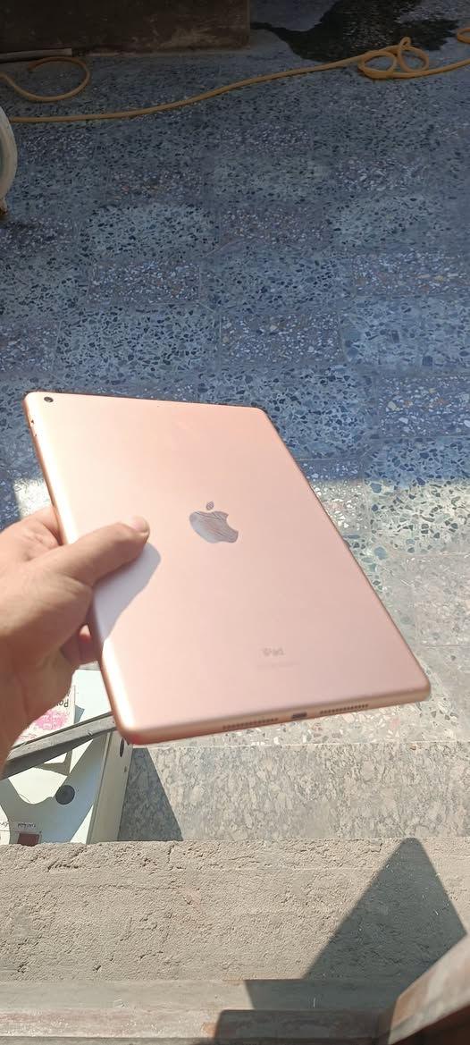 السلام عليكم
ايباد 8 نضيف ذاكرة 32 شحن ممتاز شاصية نضيف جداً يحتوي ع حافظة وشاحنة  مكاني بغداد  الحبيبية رايدة قفل 190 رقمي ***********
