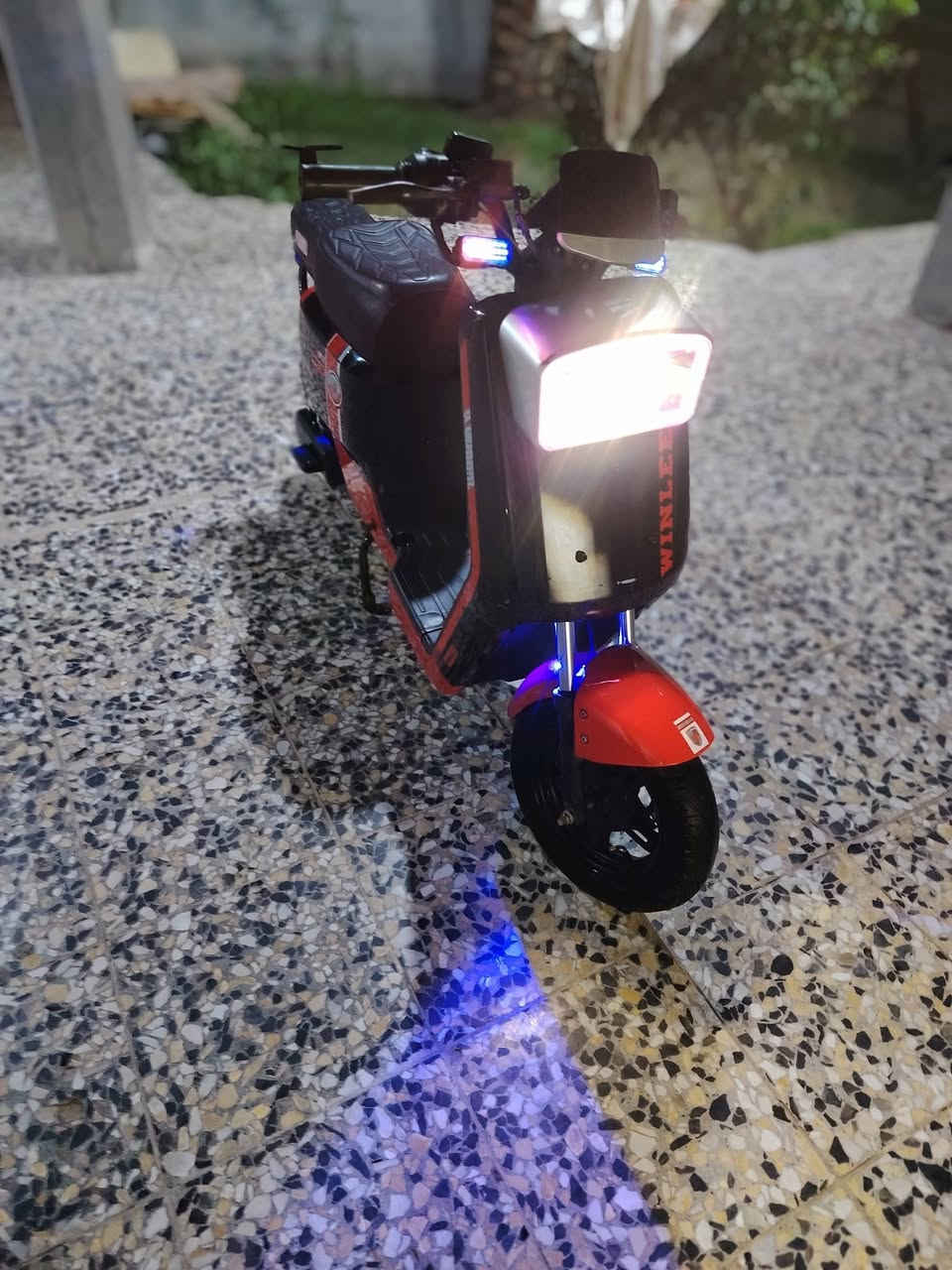 سلام عليكم درجة شحن ار 7 نظافة 100 /100 سعر 450 الف 
العنوان المدائن سلمان باك رقم ***********
