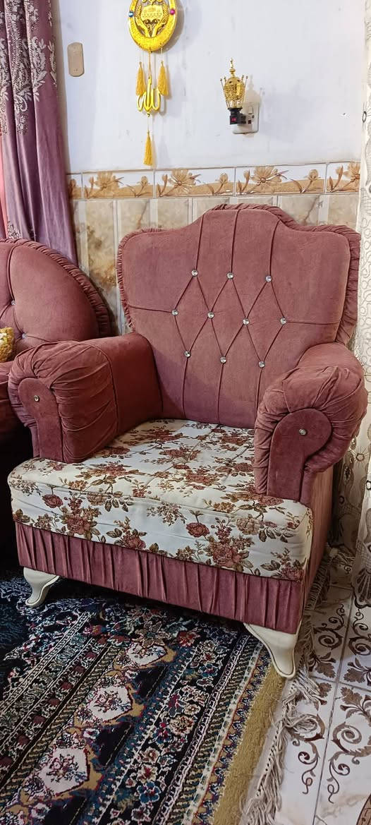 تخم ملكي زان تركي 10 مقاعد نضيف مابي اي عيب شغل ثكيل كلش مستعجل عل بيع السعر 450 الف مكان بغداد سبع البور الشراي يخابر ***********
