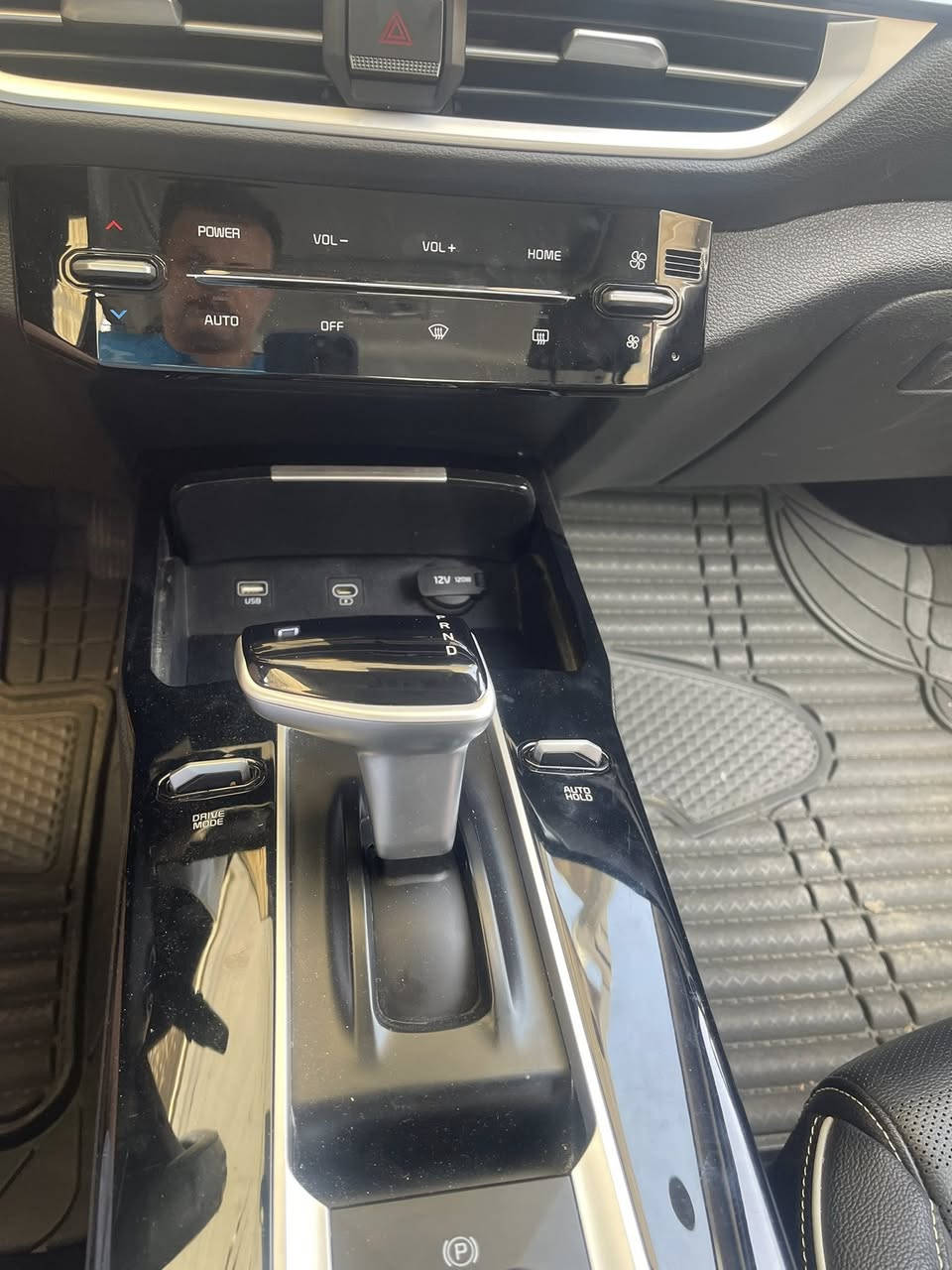 يالله السلام عليكم اخوان بعد الحب والتحية 

ـ K3 بغداد  2024 السيارة

   مـواصـفـات

ـ محـرك DOH دبل نـوزل ـ1500 

ـ إشـارة ترحـيب ـ بصمة تشغيـل وابـواب ـ إشـارة مـري جانبيـة ـ الـمري شـفط ‎ـ 

ـ شـاشة كـبيرة 

ـ عـداد سرعـة ديـجـتل ـ ايـربـاك 6  

ـ فتـحة سقف سلايـت

ـ لايـت 3 عدسـات ـ حـاجـب led 

ـ بـك لايـت متـصل led 

ـ تحـكم  ستيرن فـول جـهتين 

ـ سـايد بـريك كـهـربائي ذكـي‎

ـ نظـام ـ اوتـو ـ هولـد ـ مـانع انـزلاق 

ـ نظـام قيـادة مـتعدد 4

 ـ سبـورت ـ ايكو ـ كـومفرت ـ سمـارت

ـ ويـل كب كروم 16 ـ حساس4 ABS

ـ حساس TPMS ضغـط الاطـارات 
سعر ١٤٩ بيها مجال بسيط 
مكانها الحارثية
***********
