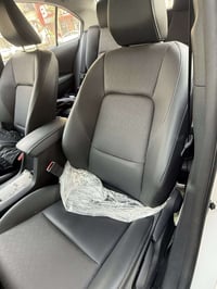 كورلا 2025 هايبرد الشكل الخليجي  محرك 1800  كشنات جلد  فتحة سقف  تحديد...