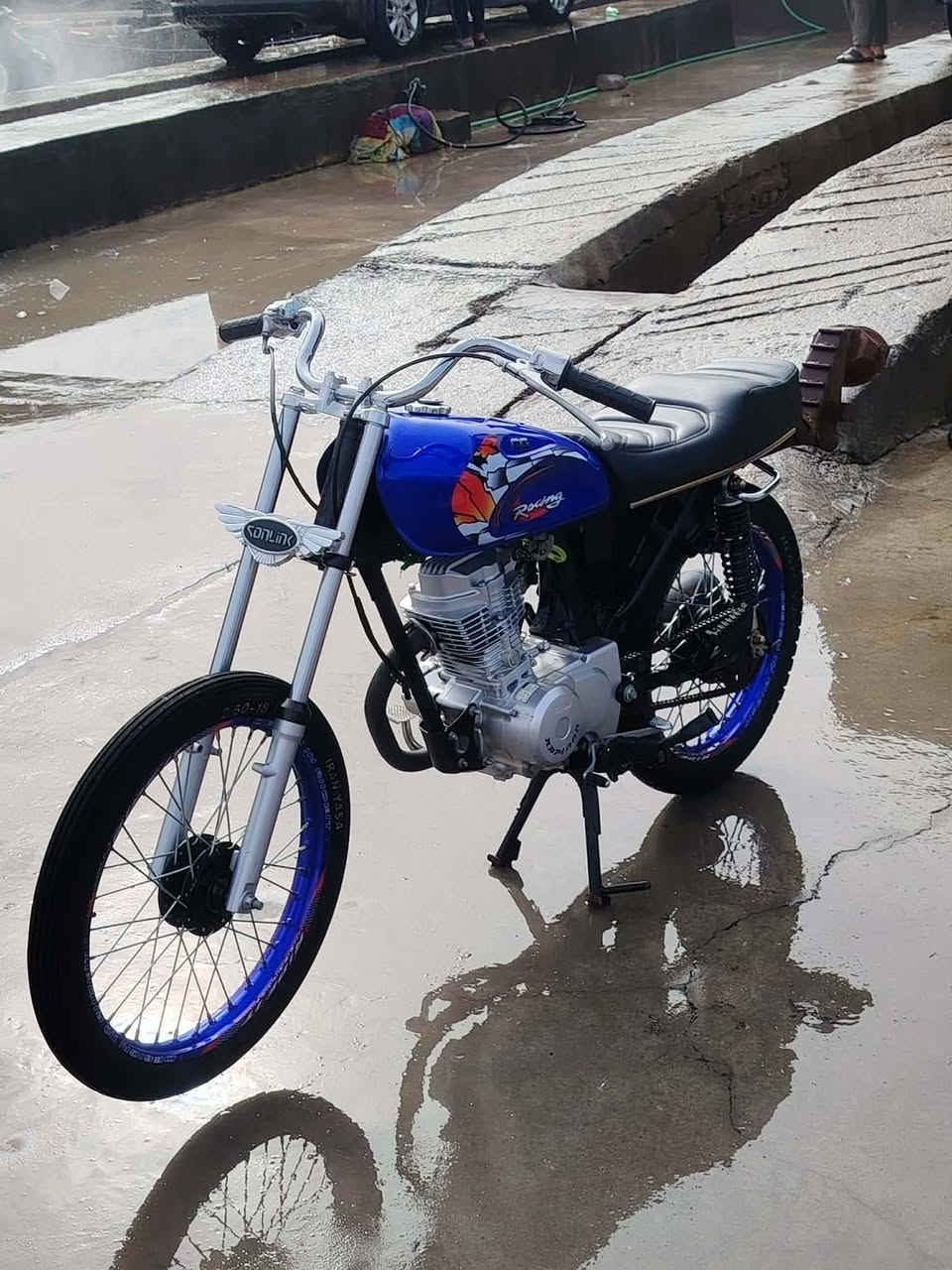 سلام عليكم دراجه للبيع تعمير 25 ولشاصي 21 شلامجه وراق صوليه الدرجه كفاله عامه برغي ما عوزهه والدرجه احله المن الصور   سعرهن معروفا ماتعجبك اطلع كبل الا تصير لوتي 😅🩴. وهاذ رقمي ***********
