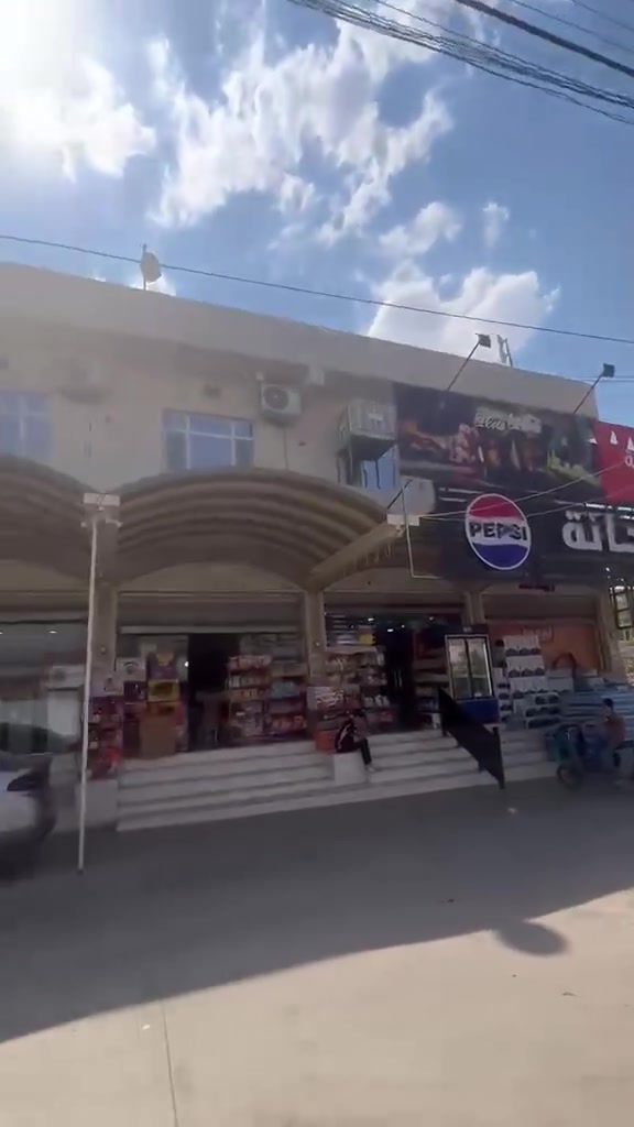 فرصة استثمارية مساطحة (٣٥سنة) ٤٠٠٠ متر ( بوارد ١٣ مليون شهرياً ماعدا وارد قاعة الاعراس ) 
متكونه من
١ ) ملاعب كرة قدم عدد ٢ 
٢) قاعة اعراس
٣ ) مطعم 
٤) سوبر ماركت 
٥ ) كافتريا وقاعة العاب بلياردو
ملاحظة : واردها الحالي هو ١٤ مليون ما عدا قاعة الاعراس فهيه تحتاج الى مصاريف واذا تم تشغيلها فيصل الوارد الشهري التقريبي الى ٢٢ مليون 

***********
***********
***********
***********
