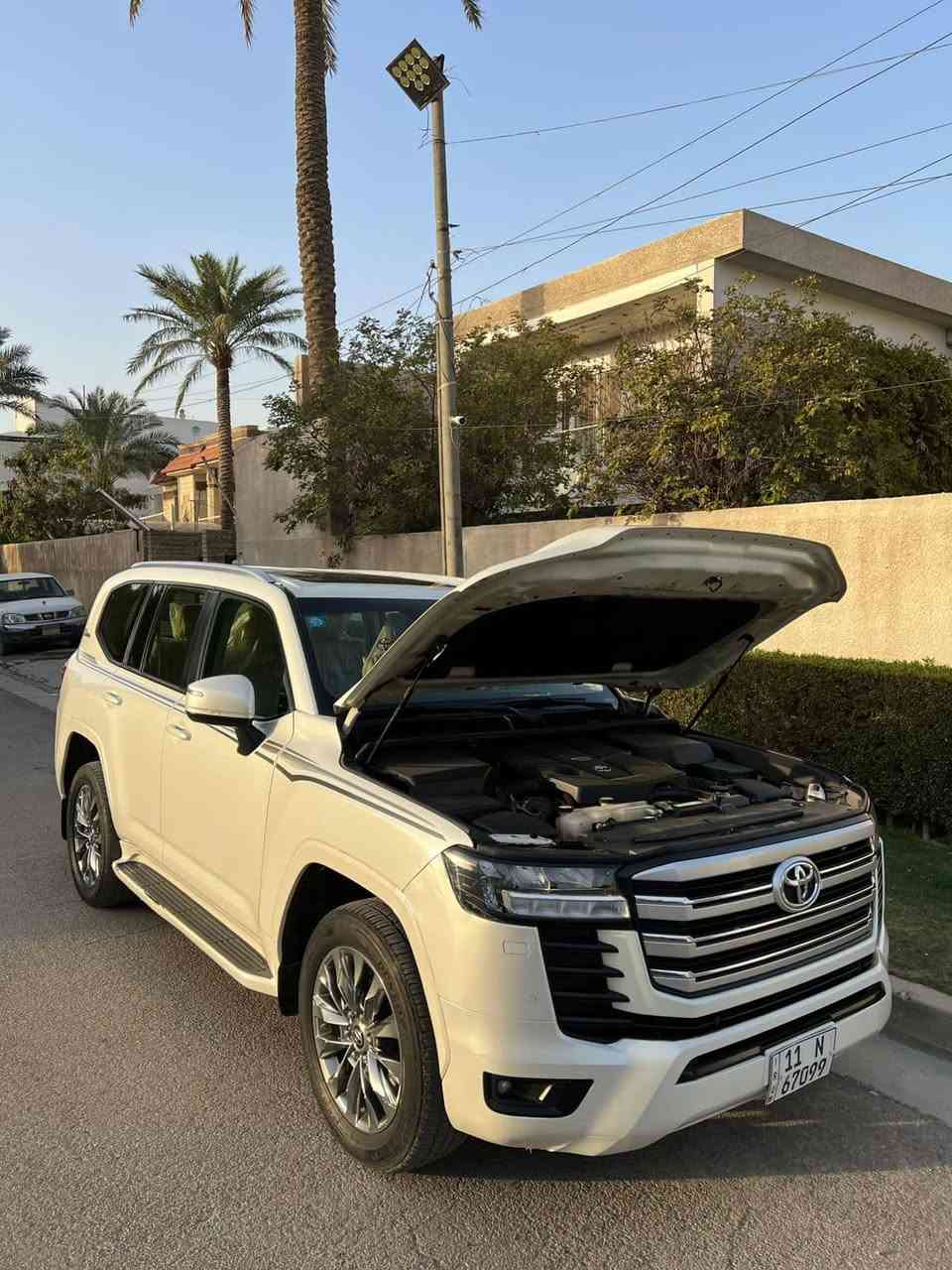 السلام عليكم 🫡 
من رخصة الأدمن المحترم …
للبيع سيارة لاندگروز GXR 
2022 أصل كفالة عامة
فول مواصفات 1/1
معروفه مواصفات الGXR تون تيربو
مكينة وگير تحكمات ستيرن
جهتين مثبت سرعة كشنات جلد حار ☀️
بارد ❄️ كشنات كهرباء تشغيل عن بعد
فور ويل + تو ويل فتحة 7 راكب
رقم السيارة بغداد بأسمي تحويل
في اليوم الثاني 
موقع السيارة بغداد
للتواصل : ***********
السعر :597 $ وبيها مجال .
