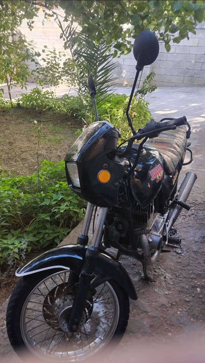 السلام عليكم دراجة جاوه للبيع كلها على الابلاد  محرك ما مفتوح السعر 850 المكان (كوت) الرقم ***********
