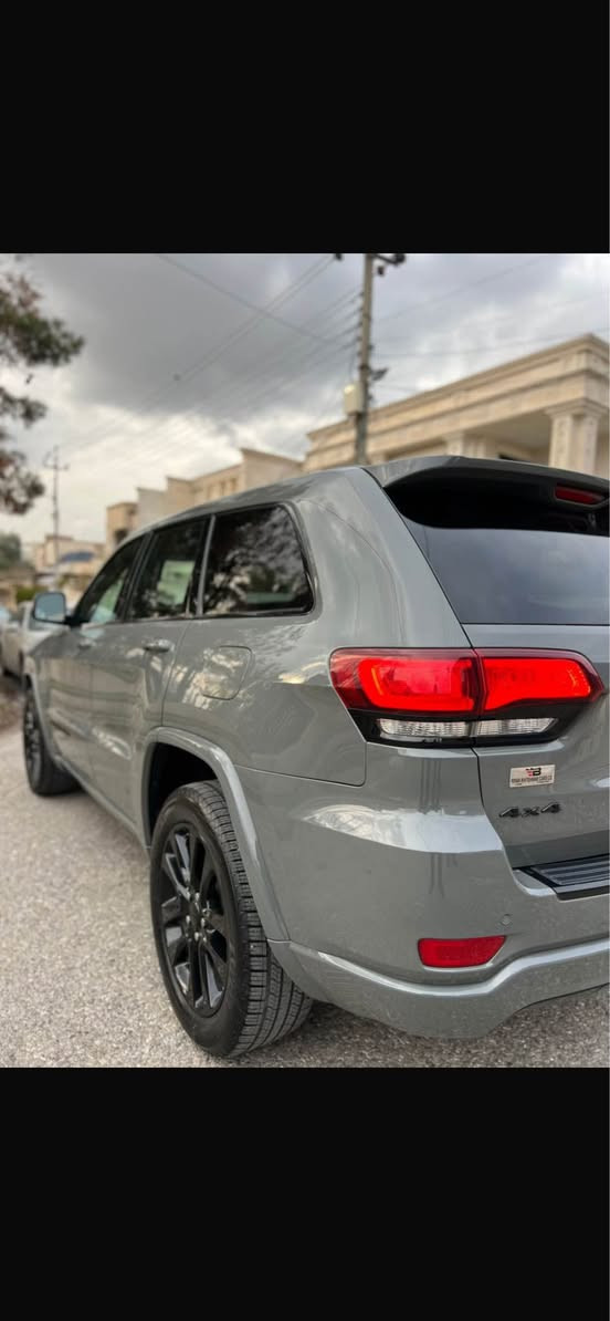 کـــــــوردی 

جێب گڕاند شیڕۆکی 
تەنها فرۆشتن ، گۆڕینەوە ناکا 
مــــۆدیل / ٢٠٢١ 
مواسفات / black Top 
سەیارەکە هەیکەلی زۆر جوانە
سندوق شەفت ، سلایت 
کوشن هیتەرسوکان هیتەر، 
دەبل ئەکسل 4×4 

مەکینە / V6_3,6 کەپس 
ڕۆیشتن /  ٥٦٫٠٠٠ کیلۆمەتر
ڕەقەم هەولێر سەنەوی نوێ 

سبوغ تەنها ۱ چاملغی پێشەوە لای سەکن سبوغ 
بێ ناو گرتن ، بێ ئێڕباگ

نـــــرخ ( ٢٩٩ $ ) 

بۆ پەیوەندی / *********** 

عربي 
فقط بیع ، ماعندنا مراوسة 
جیب كراند شیروكي 
مــــودیل / ۲۰۲۱ 
للون سمنتي ممیز
هیکل سيارة كلش حلو
مواصفات black top  
صندوق شفت ، سلایت 
كشن و ستیرن هیتر 
فور فوویل 4×4 

صبغ فقط جاملغ ٲمامي 
جهة سكن صبغ 
بدون دواخل ، بدون ایرباك 

سعر   ( ۲۹۹ $ ) 
للاتصال *********** أربيل, العراق
