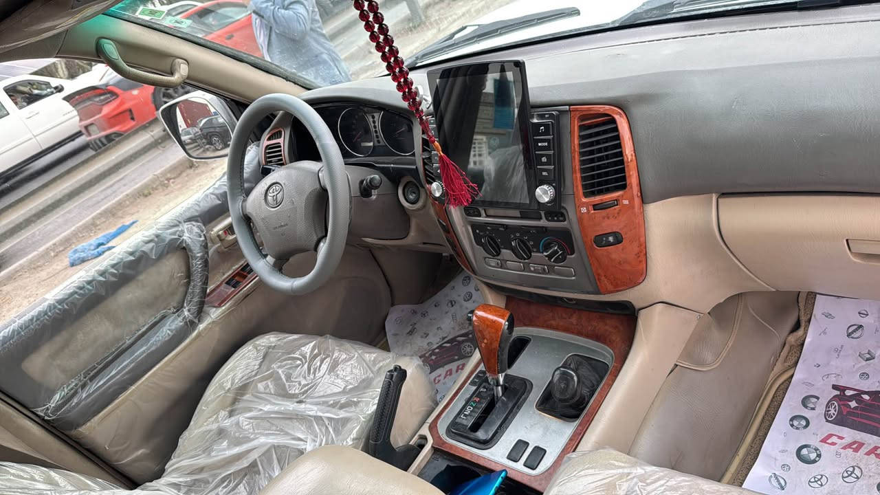 السلام عليكم 
لاندكروز 
موديل 2007
السيارة جاهزه خير من الله  مصبوغة حزام لجمالية 
تخم تاير صدر جديد تبريد ثلج 
مكاني بغداد بيع او مراوس حسب القناعة 
*********** العقبة, محافظة العقبة
