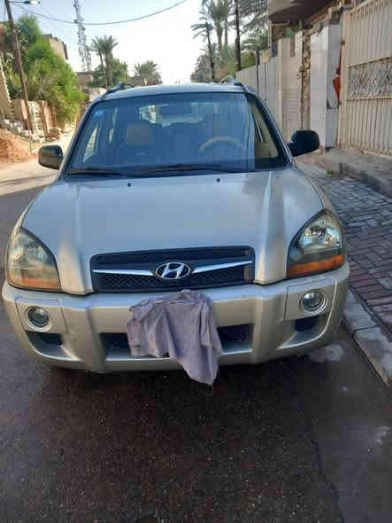 السلام عليكم توسان موديل ٢٠٠٩ رقم بغداد دولي السياره مكفوله ما عدا شبرين بالجاملغ الأيمن فقط معجون بدون صبغ  محرك ٢٠٠٠ دوش ماشيه ١٥٠ السعر ١٢٠ وبيهه مجال شيء بسيط المحرك ما مفتوح رقم صاحب السياره ***********
